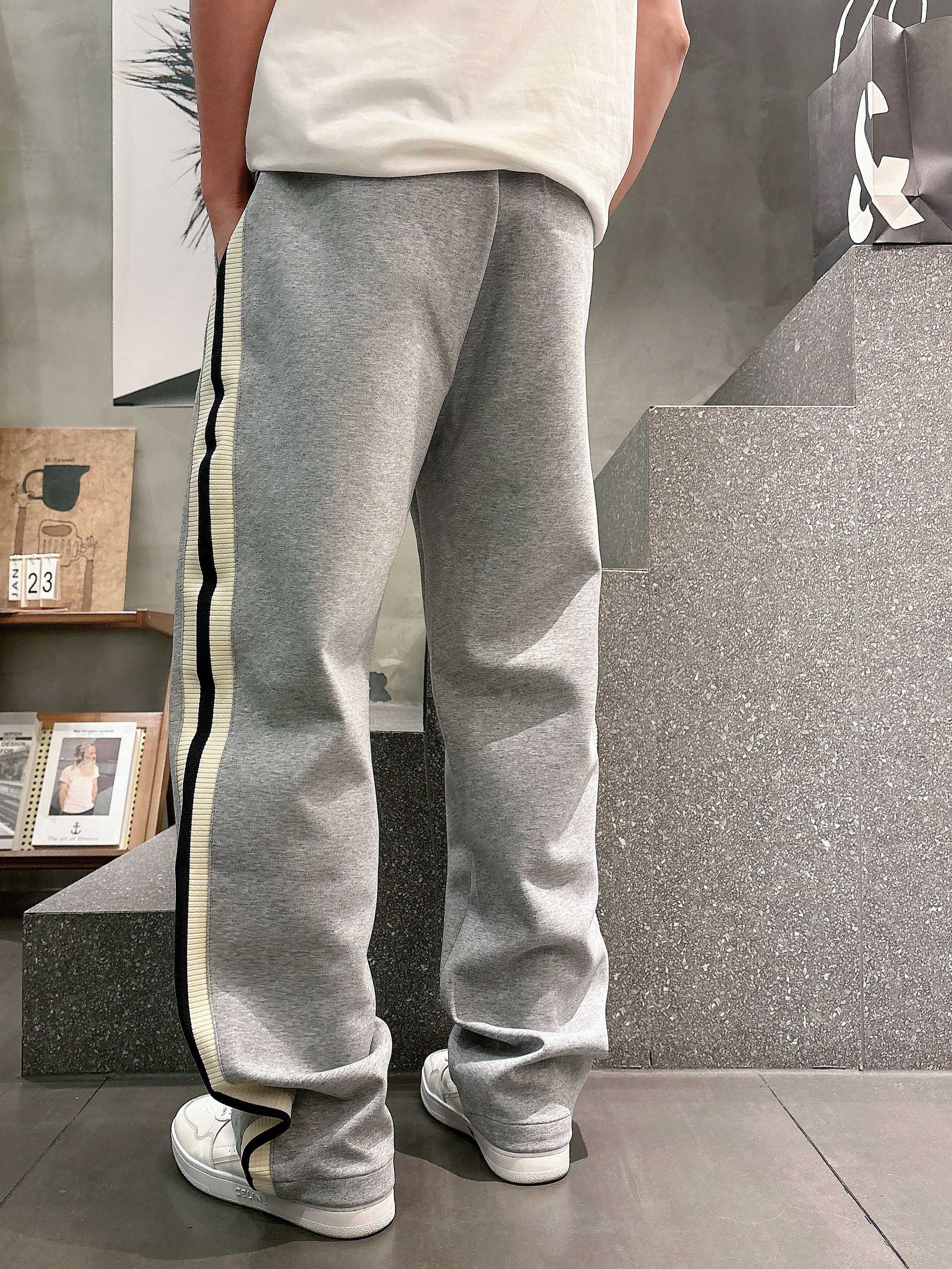 Dior 2026春夏新款铜氨丝莫代尔空气层休闲卫裤，裤身上刺绣标志性品牌标识，客供定制品牌刻印五金配件