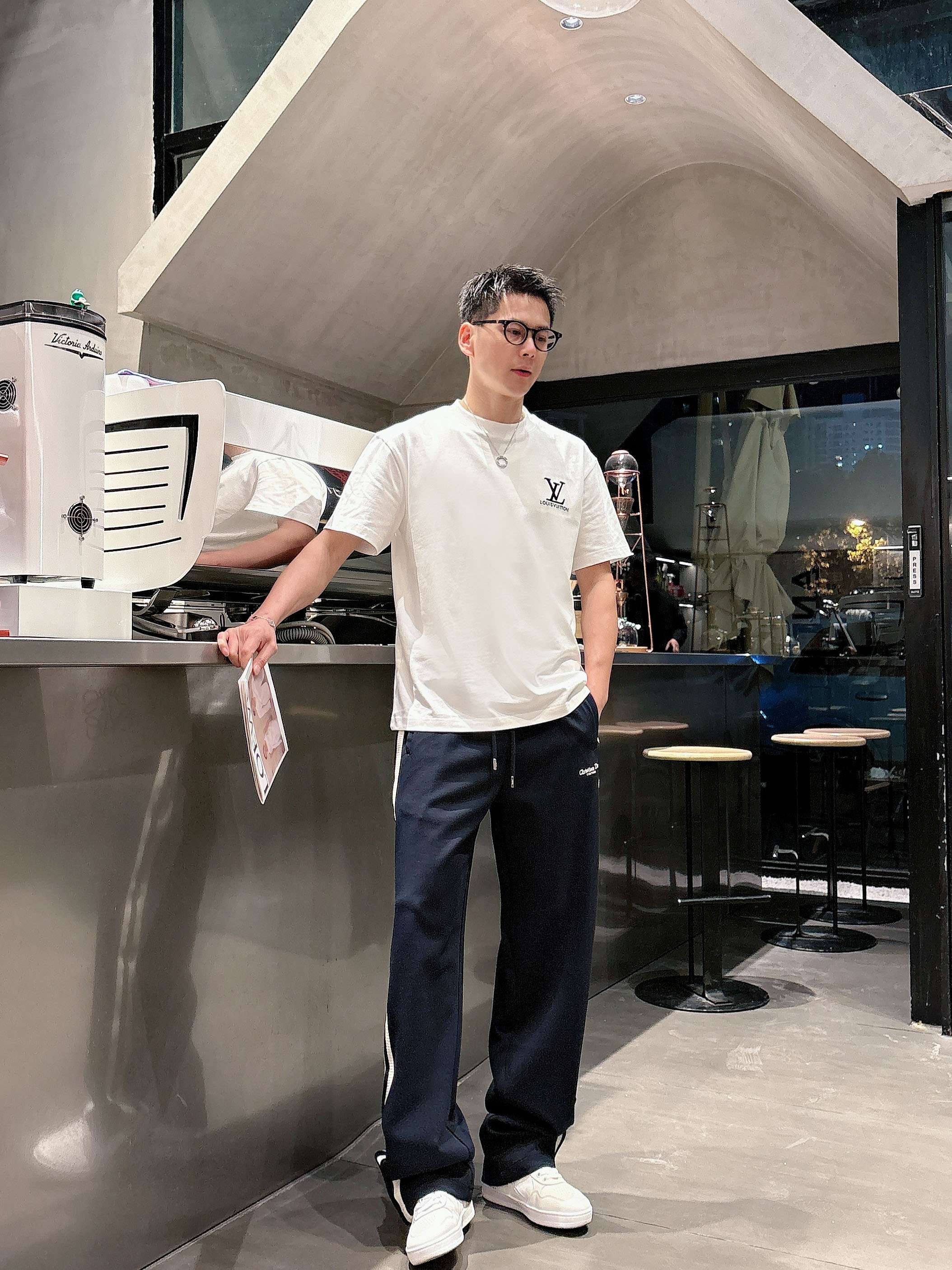 PDior 2026春夏新款铜氨丝莫代尔空气层休闲卫裤，裤身上刺绣标志性品牌标识，客供定制品牌刻印五金配