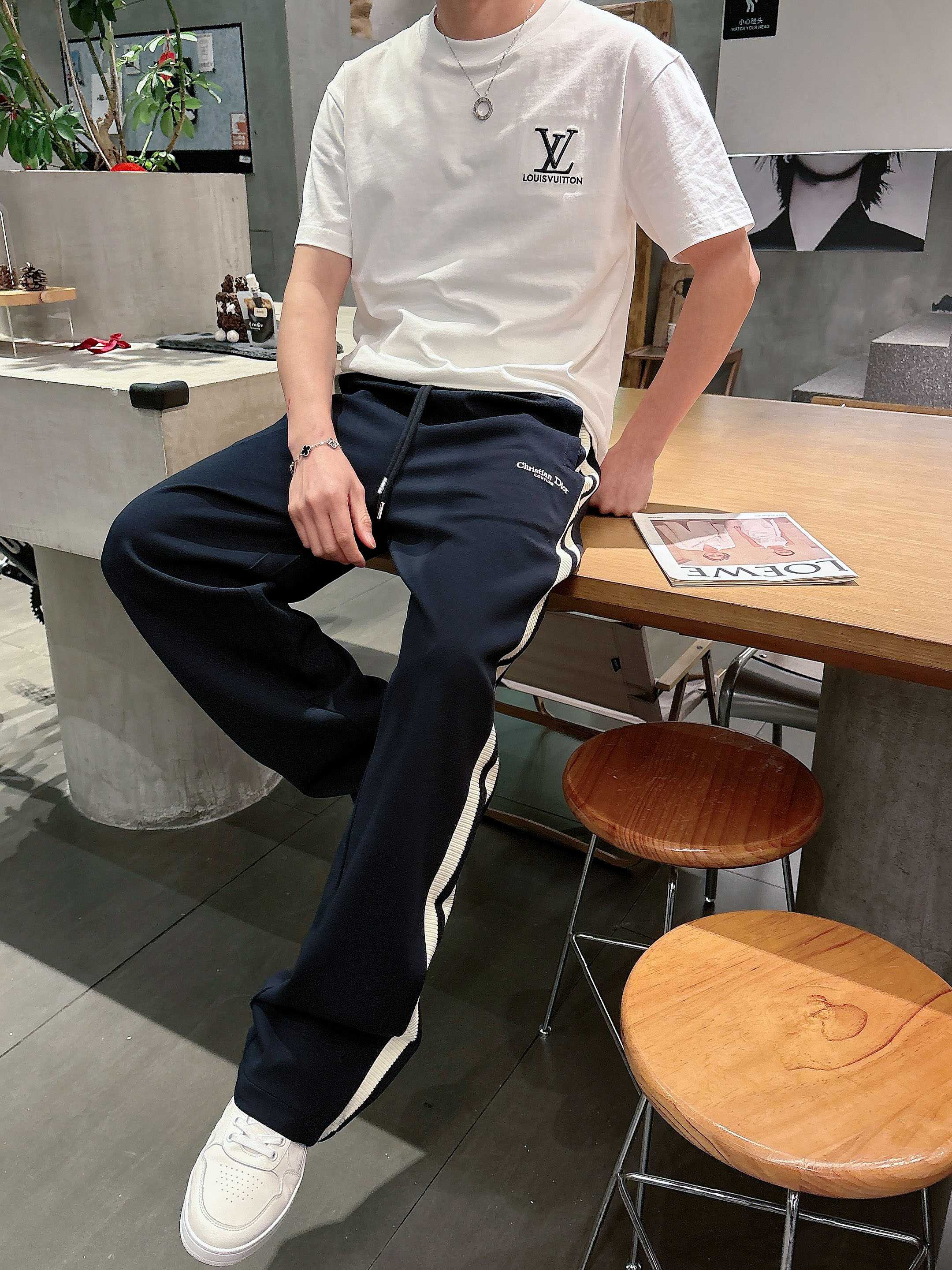 PDior 2026春夏新款铜氨丝莫代尔空气层休闲卫裤，裤身上刺绣标志性品牌标识，客供定制品牌刻印五金配