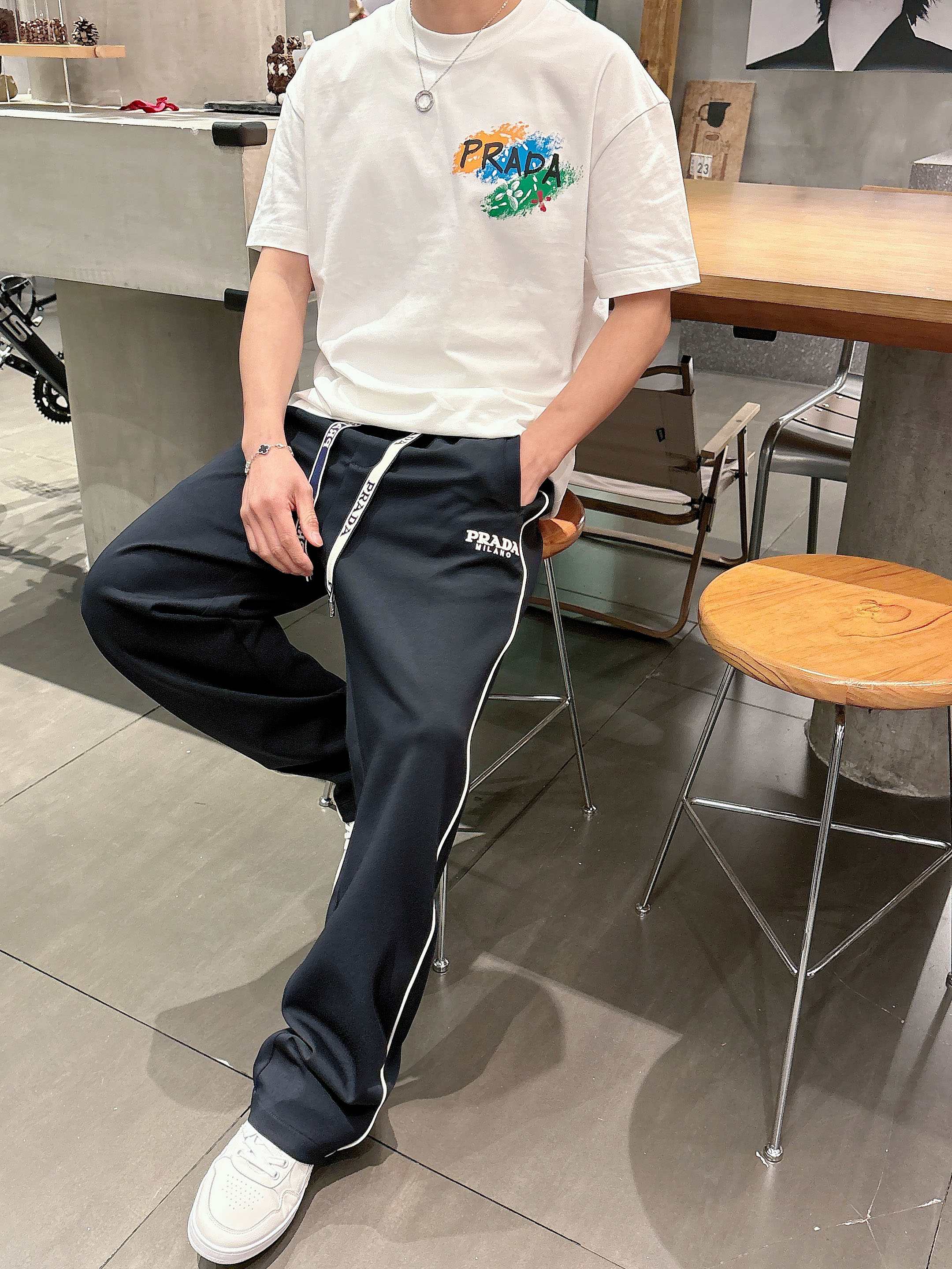 PPrad2026春夏新款铜氨丝莫代尔空气层休闲卫裤，裤身上刺绣标志性品牌标识，客供定制品牌刻印五金配件