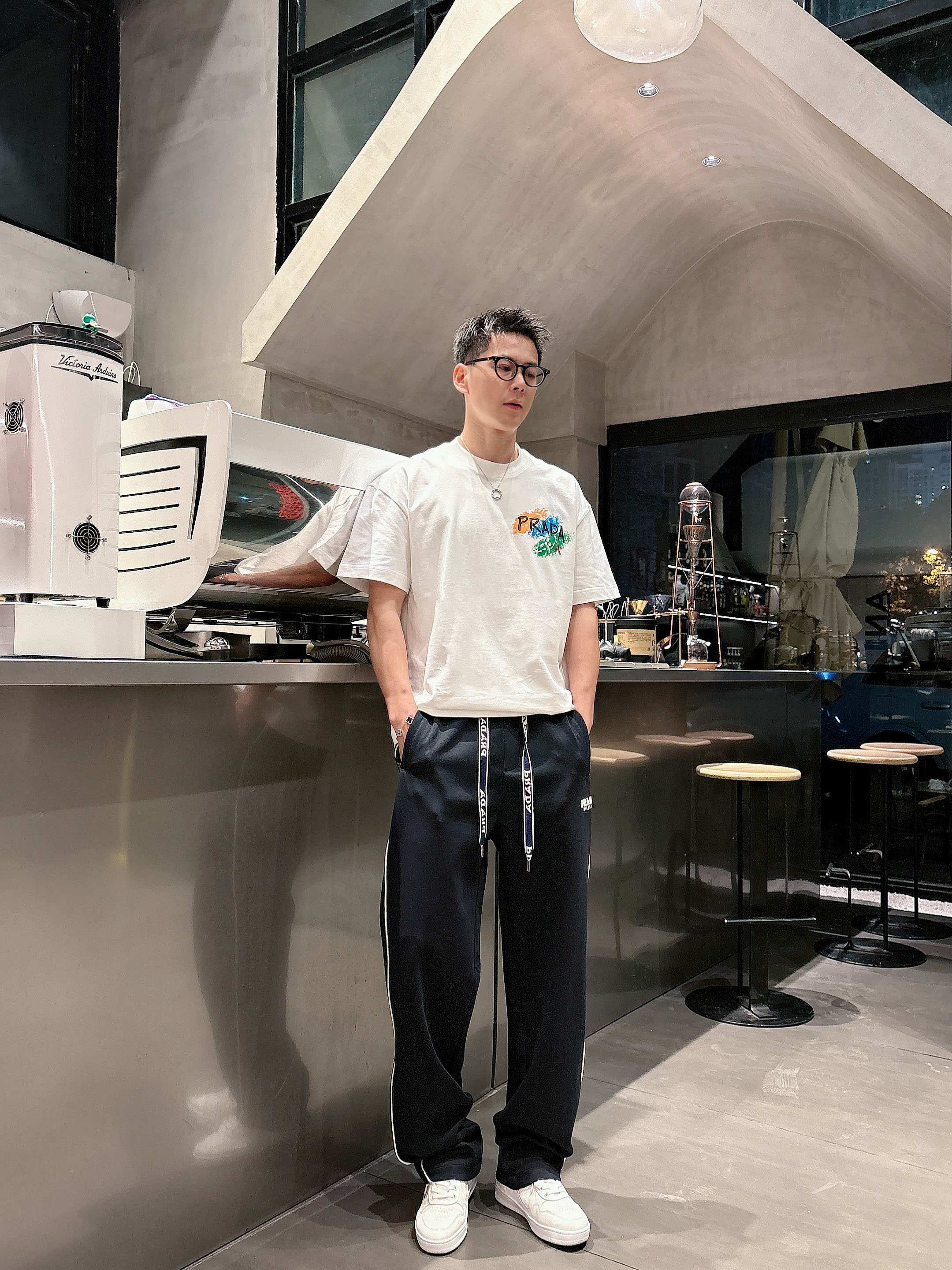 PPrad2026春夏新款铜氨丝莫代尔空气层休闲卫裤，裤身上刺绣标志性品牌标识，客供定制品牌刻印五金配件