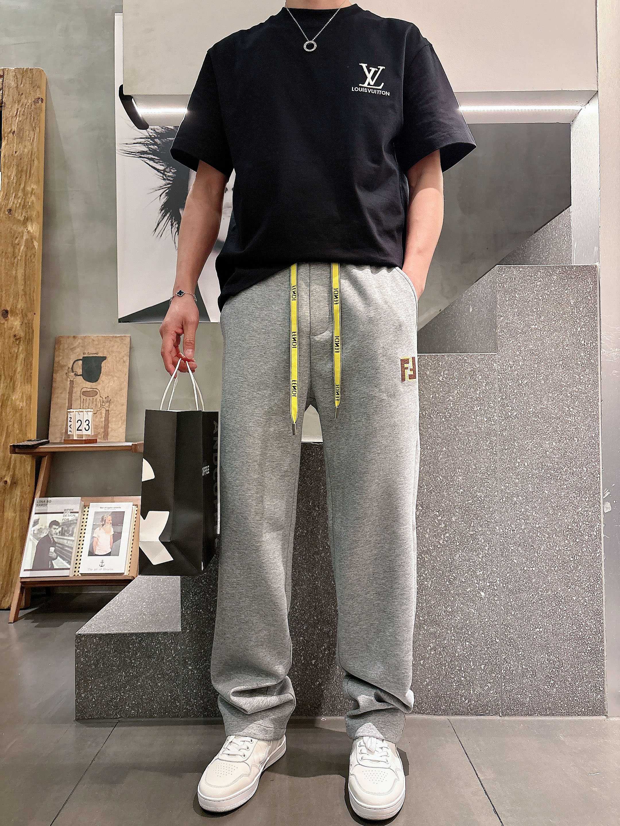 PFD 2026春夏新款铜氨丝莫代尔空气层休闲卫裤，裤身上刺绣标志性品牌标识，客供定制品牌刻印五金配件，
