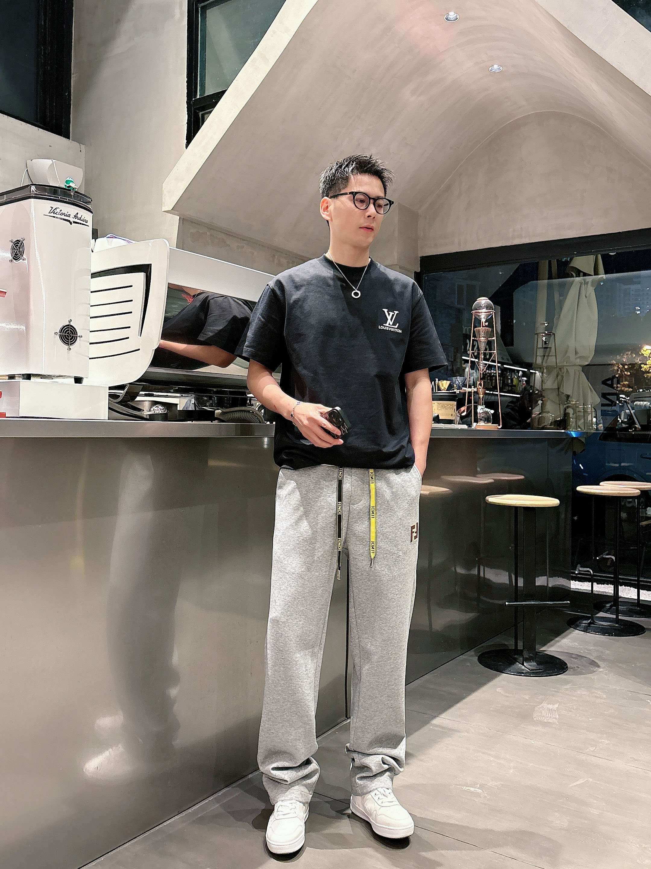 PFD 2026春夏新款铜氨丝莫代尔空气层休闲卫裤，裤身上刺绣标志性品牌标识，客供定制品牌刻印五金配件，