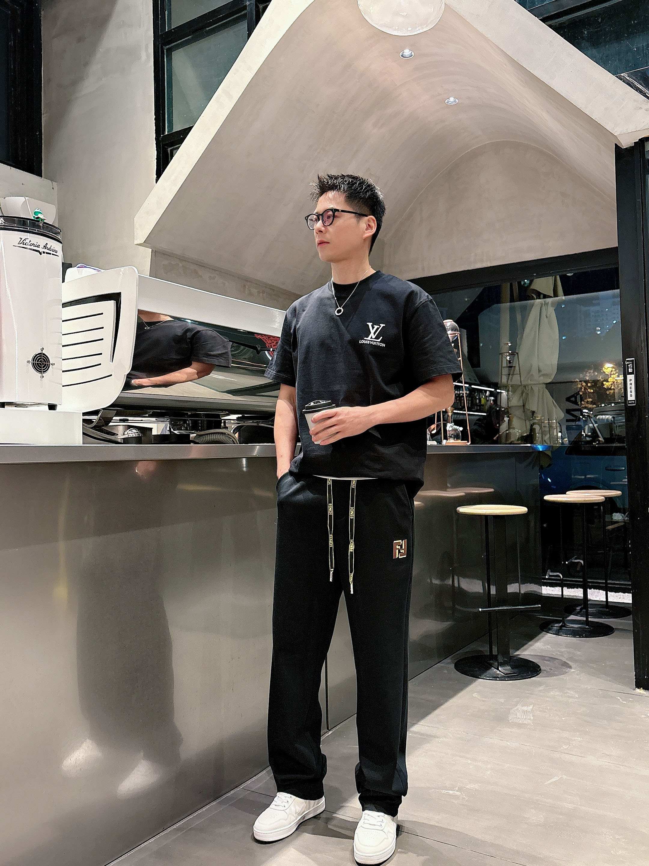 PFD 2026春夏新款铜氨丝莫代尔空气层休闲卫裤，裤身上刺绣标志性品牌标识，客供定制品牌刻印五金配件，