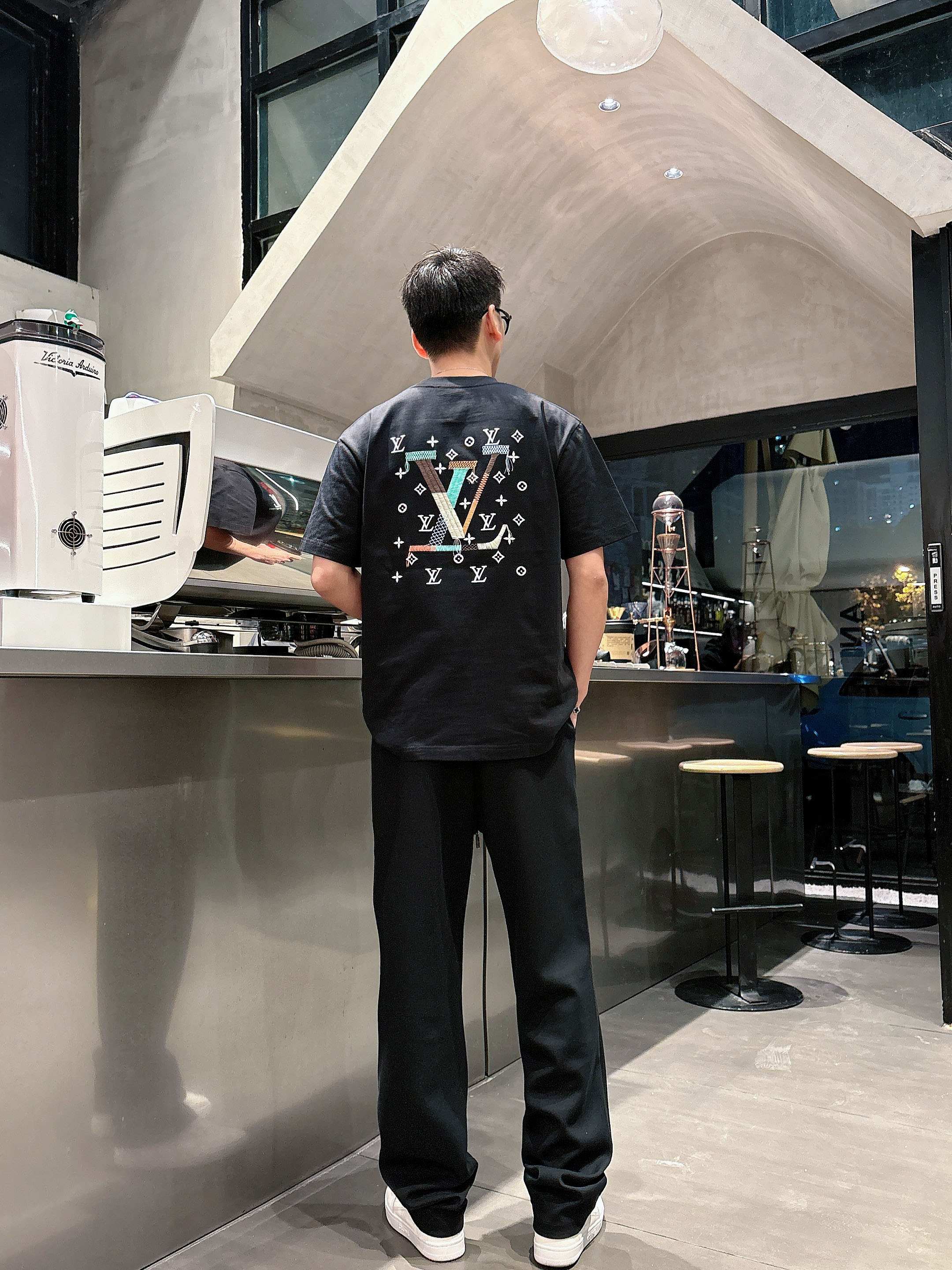 PFD 2026春夏新款铜氨丝莫代尔空气层休闲卫裤，裤身上刺绣标志性品牌标识，客供定制品牌刻印五金配件，