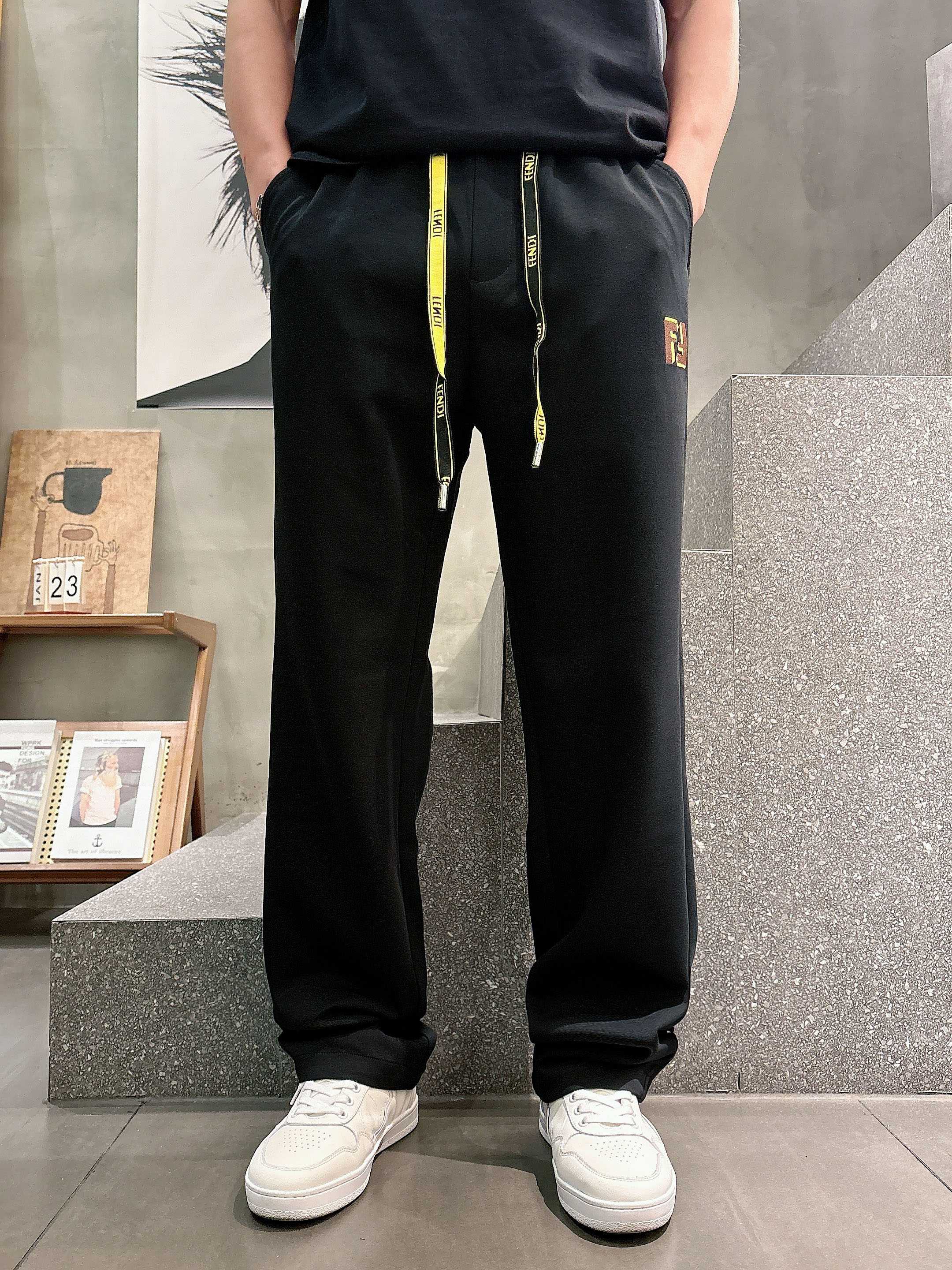 PFD 2026春夏新款铜氨丝莫代尔空气层休闲卫裤，裤身上刺绣标志性品牌标识，客供定制品牌刻印五金配件，