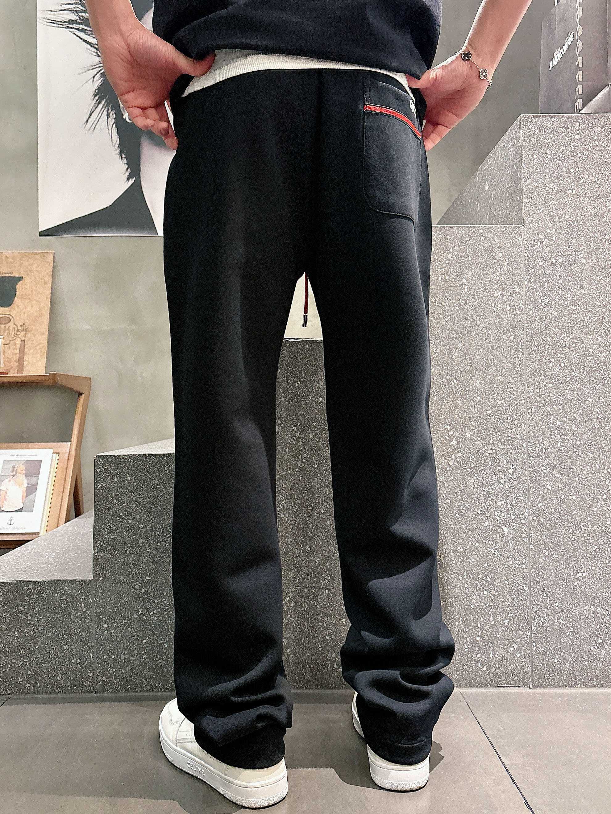 PGucc 2026春夏新款铜氨丝莫代尔空气层休闲卫裤，裤身上刺绣标志性品牌标识，客供定制品牌刻印五金配