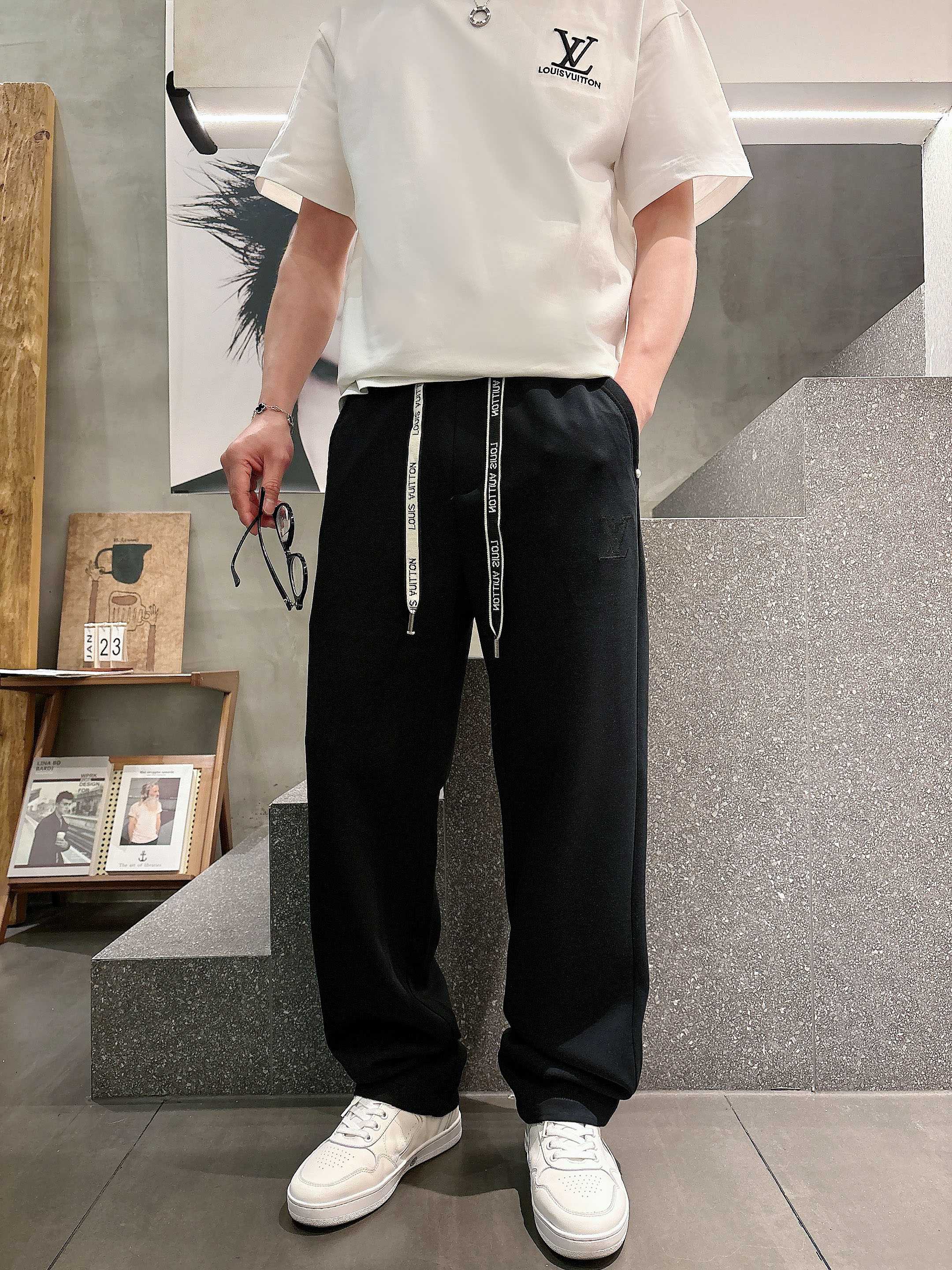 PLv 2026春夏新款铜氨丝莫代尔空气层休闲卫裤，裤身上刺绣标志性品牌标识，客供定制品牌刻印五金配件，