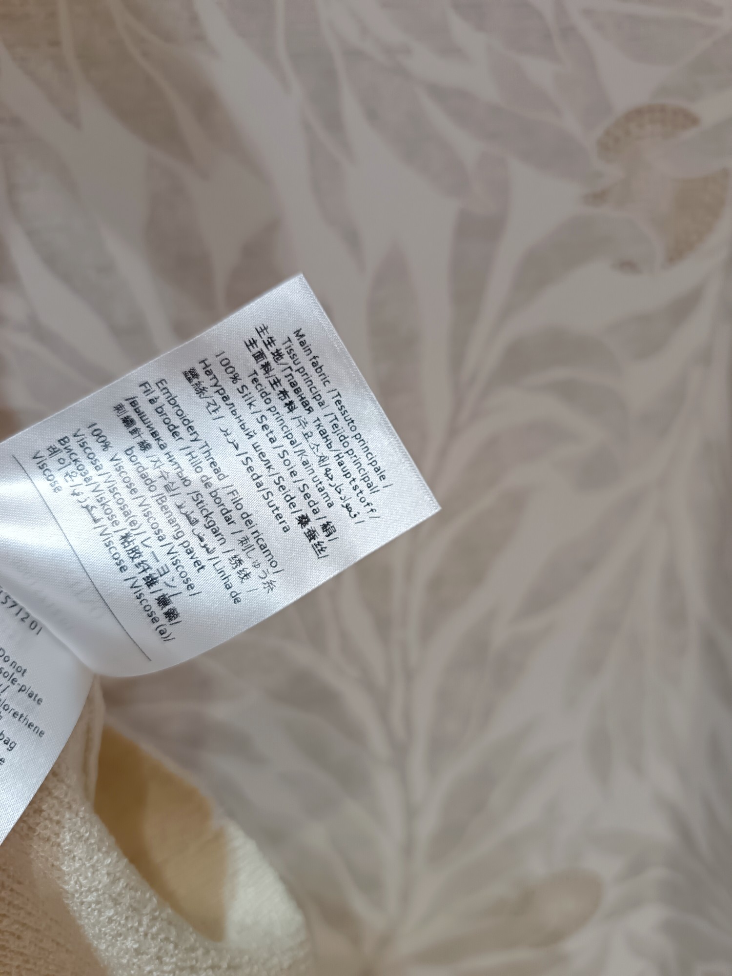 现货‼️‼️/标识绣花背心✨真丝亚麻合股混纺纱线,亲肤感拉满,大货我们定染的颜色很接近,杏色带米色调调的 现货‼️‼️/标识绣花背心✨真丝亚麻合股混纺纱线,亲肤感拉满,大货我们定染的颜色很接近,杏色带米色调调的