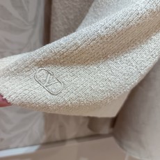 现货‼️‼️/标识绣花背心✨真丝亚麻合股混纺纱线,亲肤感拉满,大货我们定染的颜色很接近,杏色带米色调调的 现货‼️‼️/标识绣花背心✨真丝亚麻合股混纺纱线,亲肤感拉满,大货我们定染的颜色很接近,杏色带米色调调的
