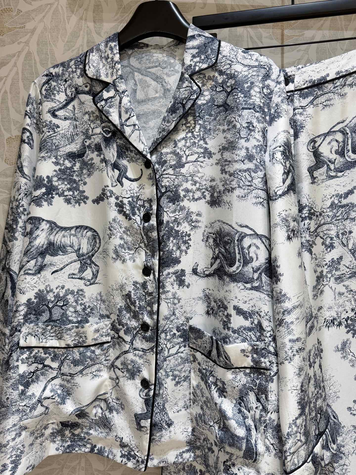 Luxury Silk Pyjamas with Forest Animal Logo, One-Size-Fits-All Female Suit, Cash-packed! - 图片 4