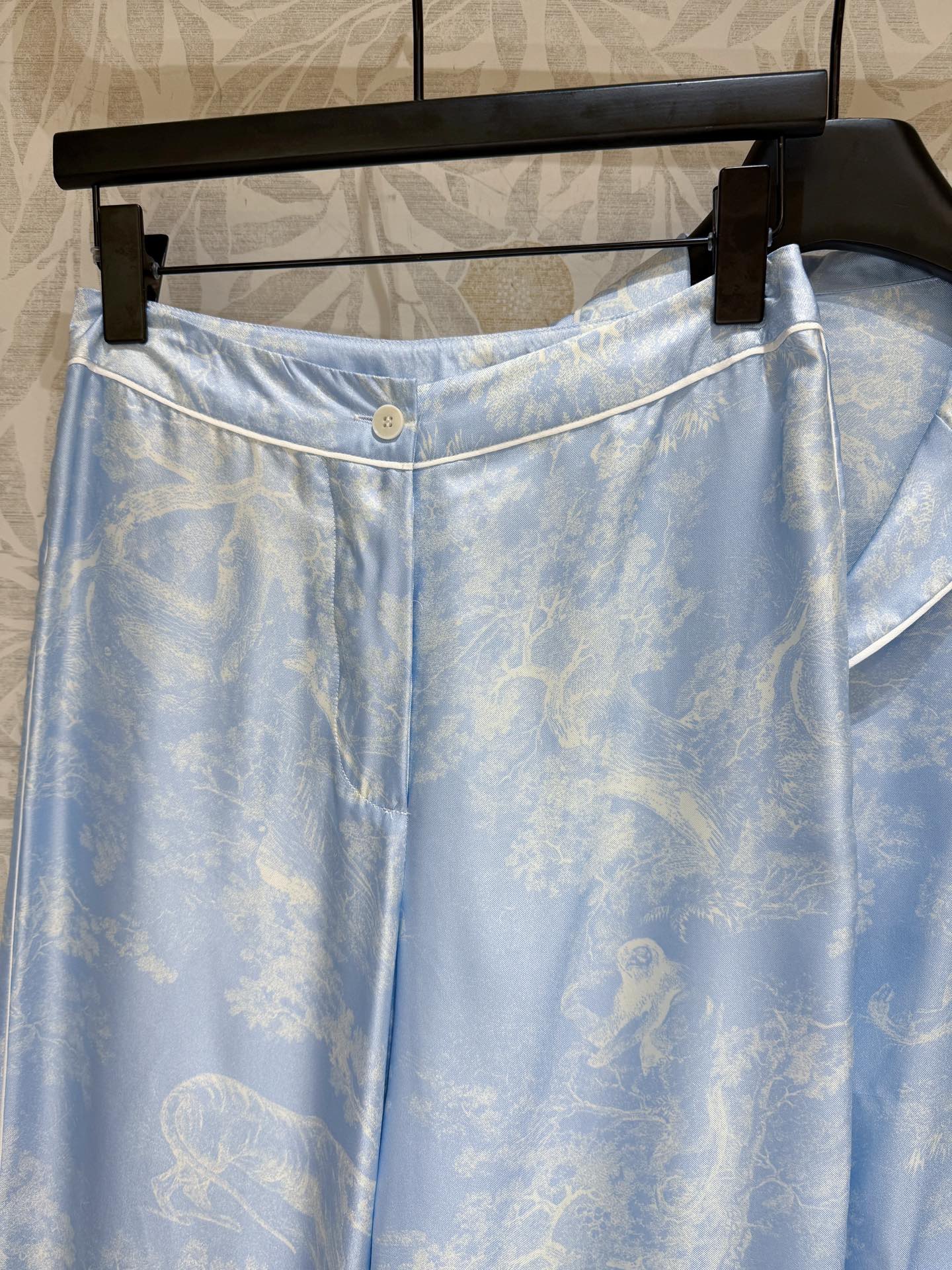 “High-quality Silk Female Suit with Forest Animal Logo, Cash Packaging – P2622” - 图片 5