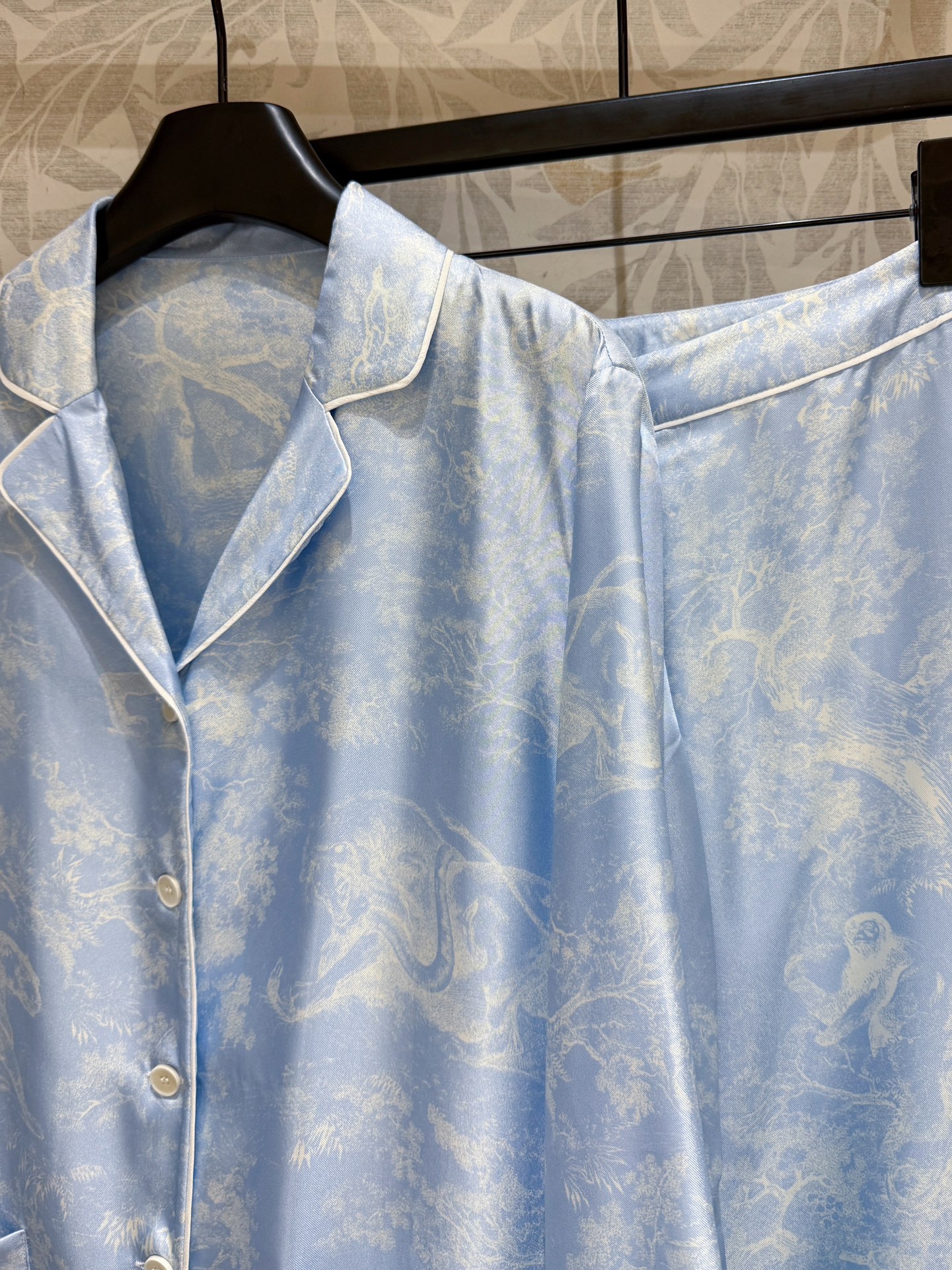 “High-quality Silk Female Suit with Forest Animal Logo, Cash Packaging – P2622” - 图片 2