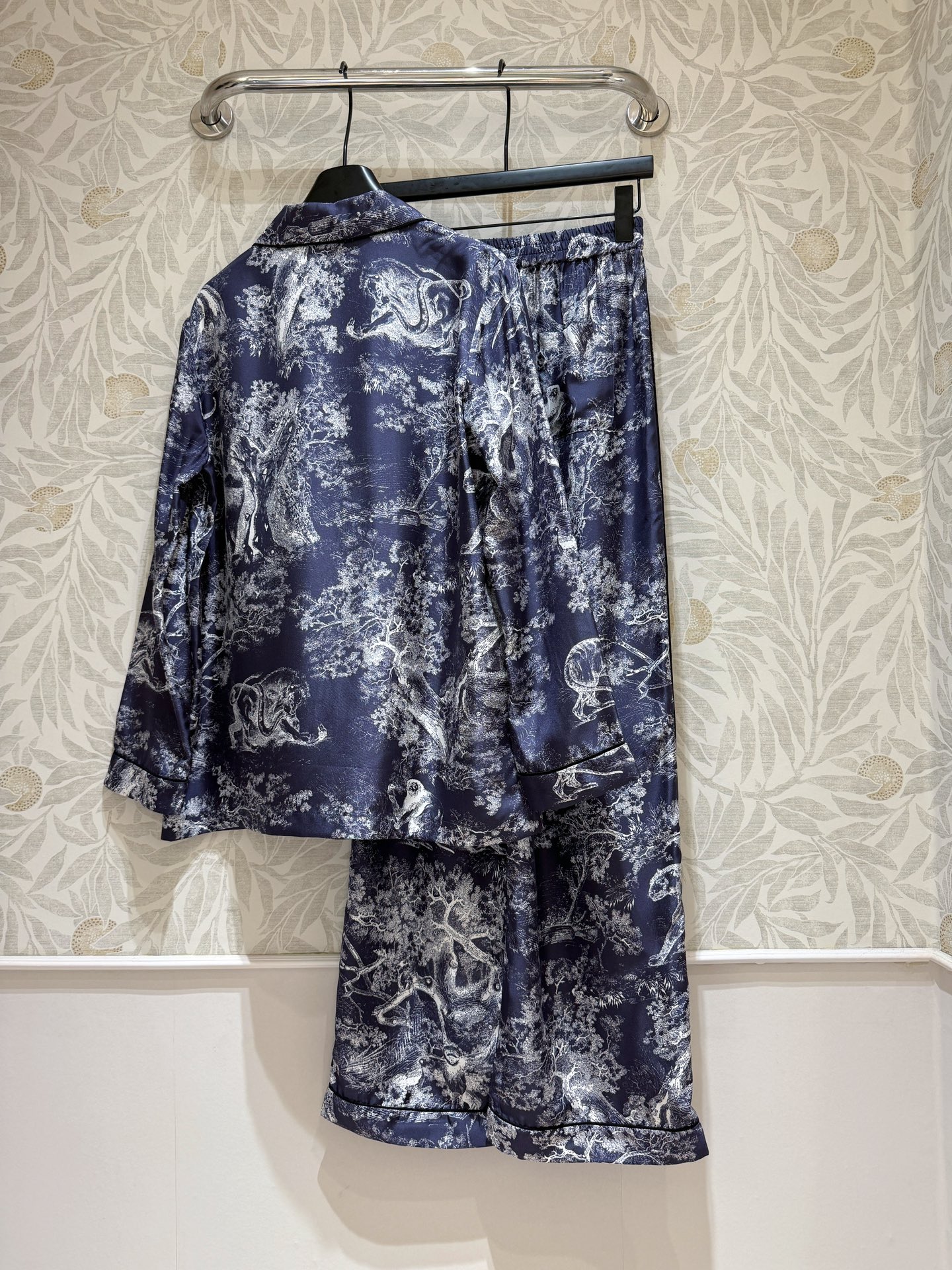 P2622 Female Silk Suit with Forest Animal Logo, Cash Packaging – Size Options 36, 38, 40 - 图片 9