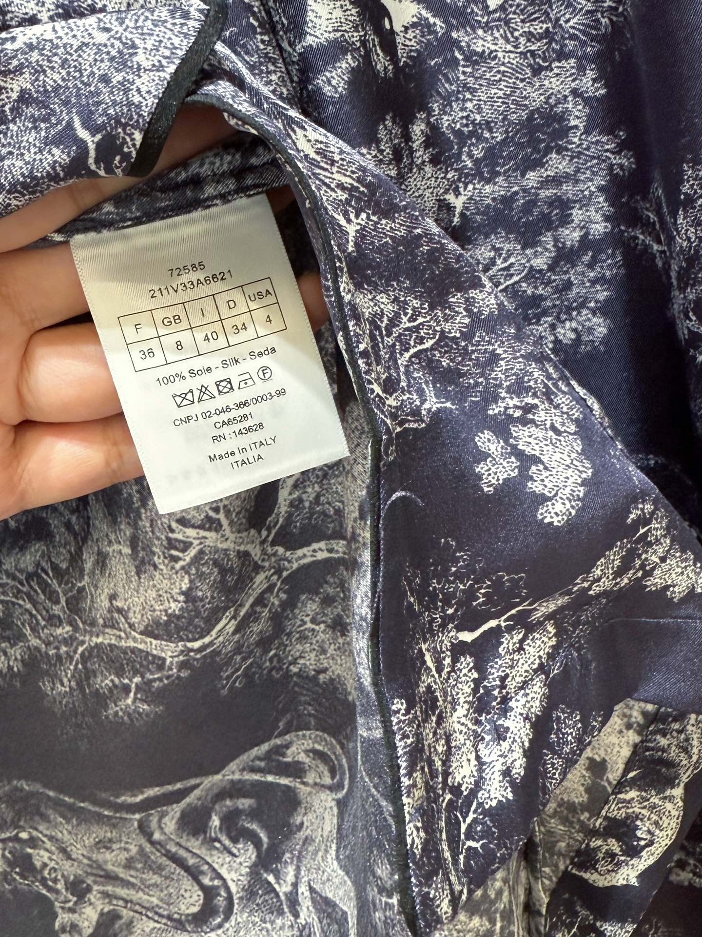 P2622 Female Silk Suit with Forest Animal Logo, Cash Packaging – Size Options 36, 38, 40 - 图片 8