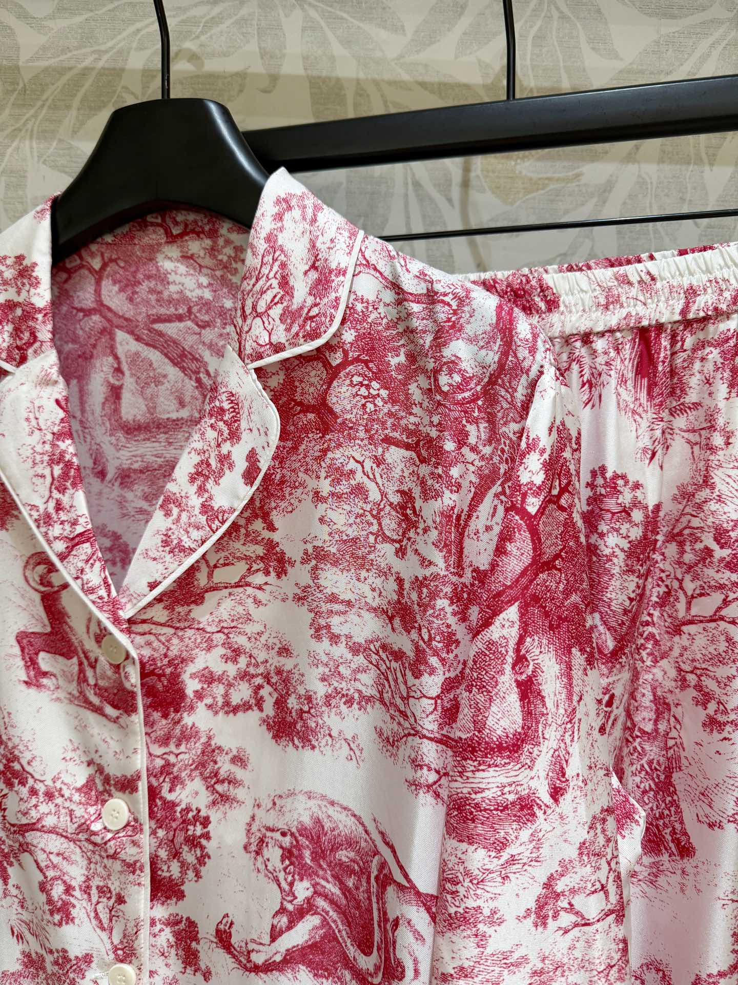 Zuey Family Line: High-Quality Silk Pyjamas with Classic Forest Animal Symbols - 图片 2