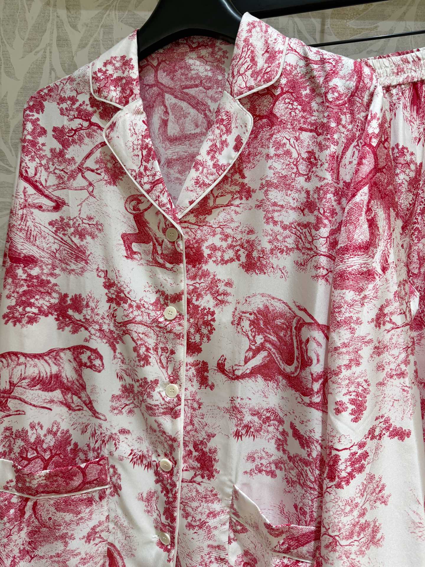 Zuey Family Line: High-Quality Silk Pyjamas with Classic Forest Animal Symbols - 图片 3