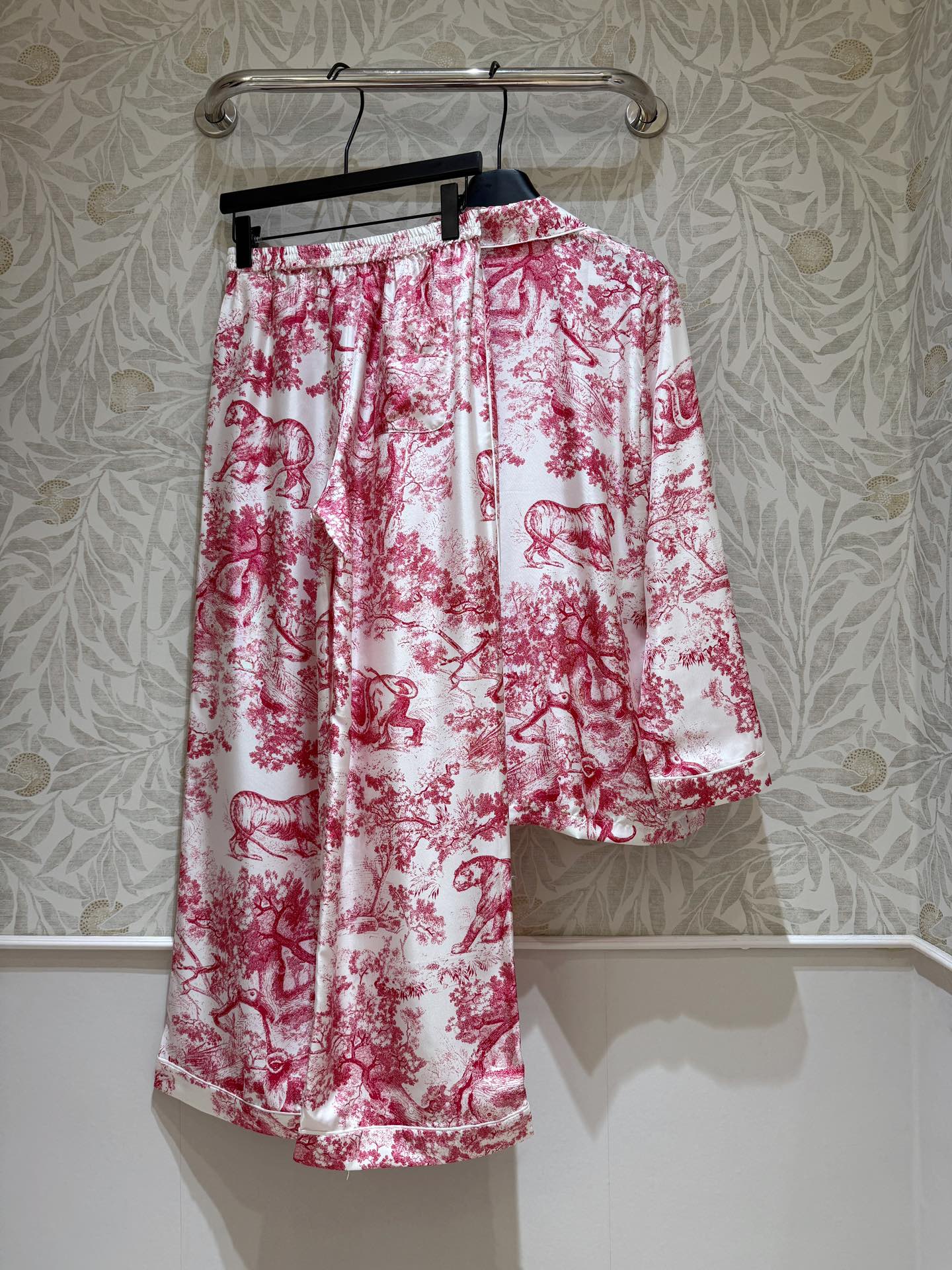 Zuey Family Line: High-Quality Silk Pyjamas with Classic Forest Animal Symbols - 图片 9