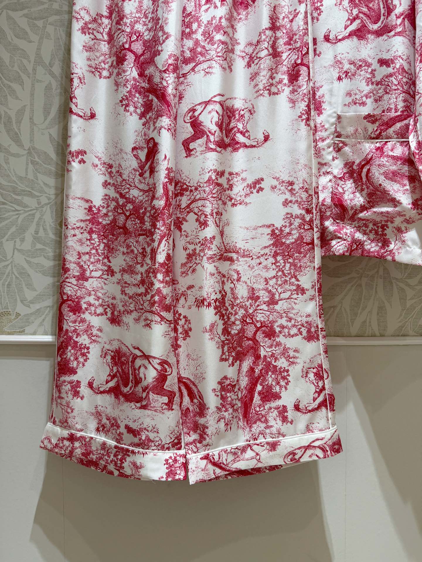 Zuey Family Line: High-Quality Silk Pyjamas with Classic Forest Animal Symbols - 图片 7