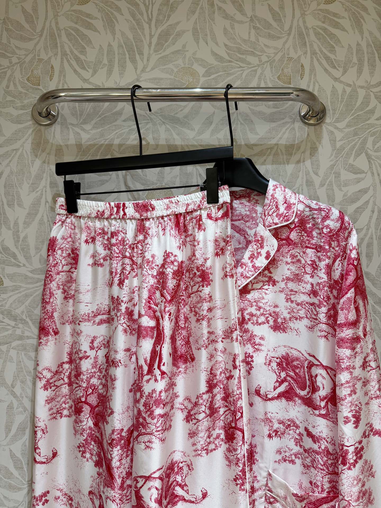 Zuey Family Line: High-Quality Silk Pyjamas with Classic Forest Animal Symbols - 图片 5