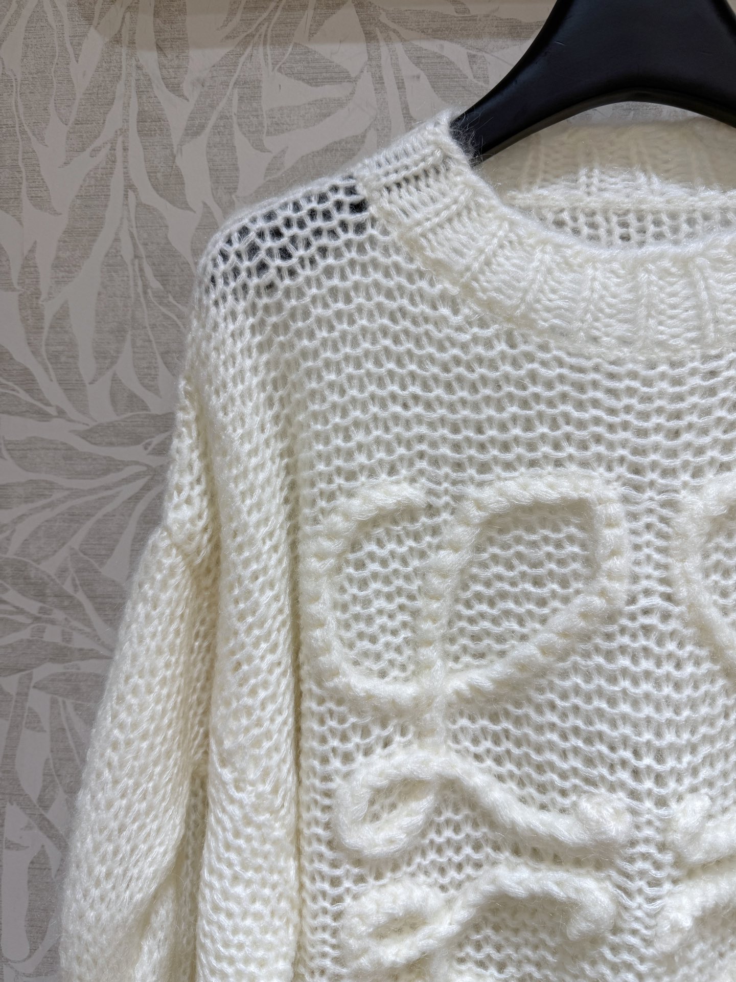 现货‼️‼️🛒款号/奶油白马海毛毛衣✨定染⚠️奶油白，好温暖啊，轻质地马海毛混纺针织衫，宽松廓版型 慵懒