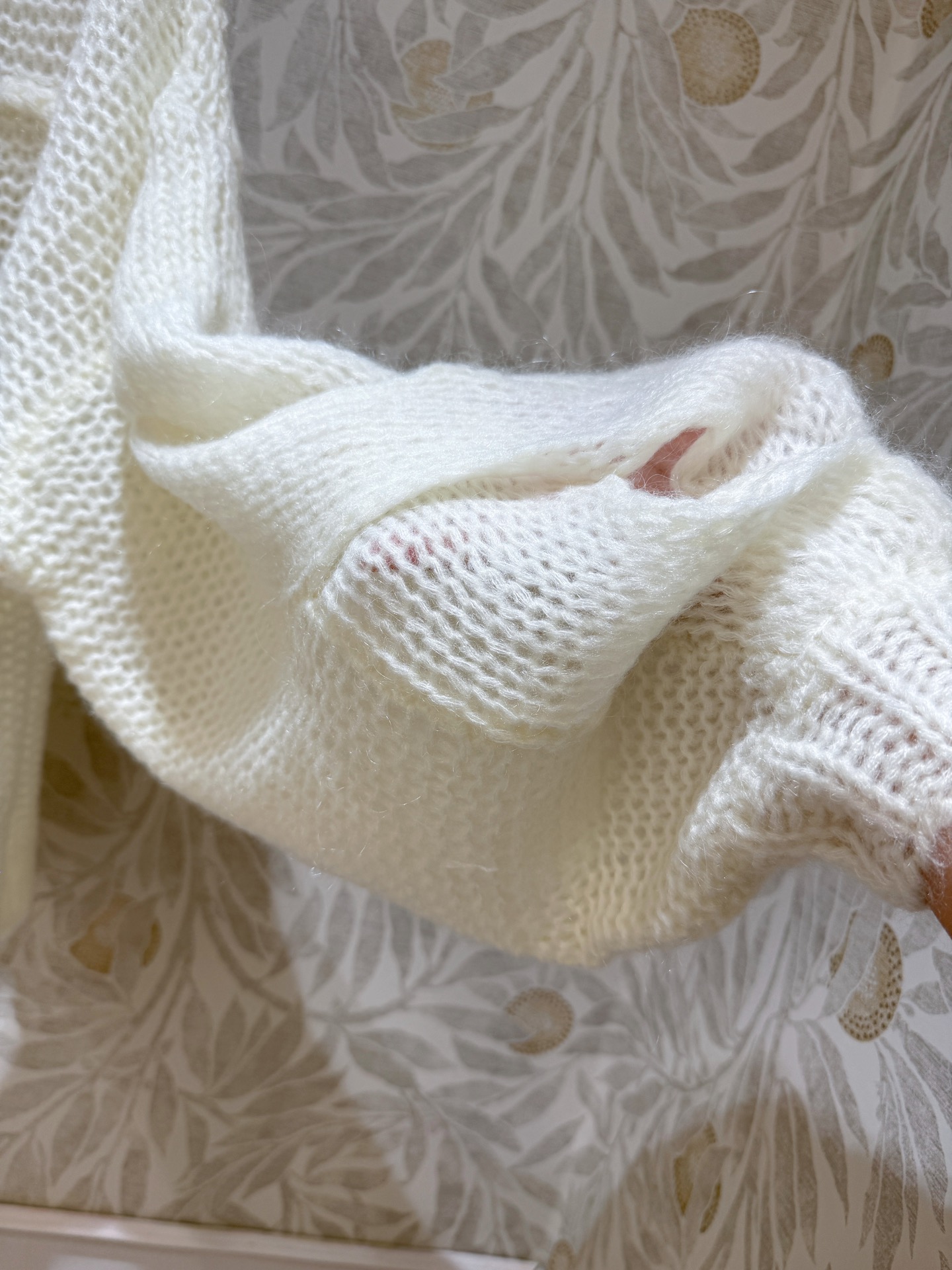 现货‼️‼️🛒款号/奶油白马海毛毛衣✨定染⚠️奶油白，好温暖啊，轻质地马海毛混纺针织衫，宽松廓版型 慵懒