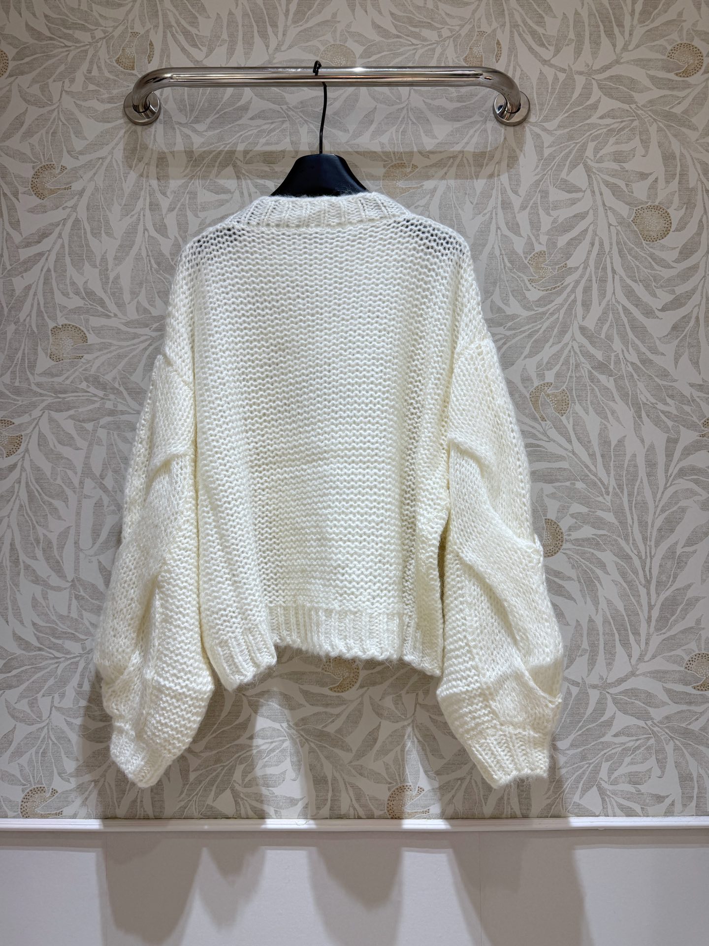 现货‼️‼️🛒款号/奶油白马海毛毛衣✨定染⚠️奶油白，好温暖啊，轻质地马海毛混纺针织衫，宽松廓版型 慵懒