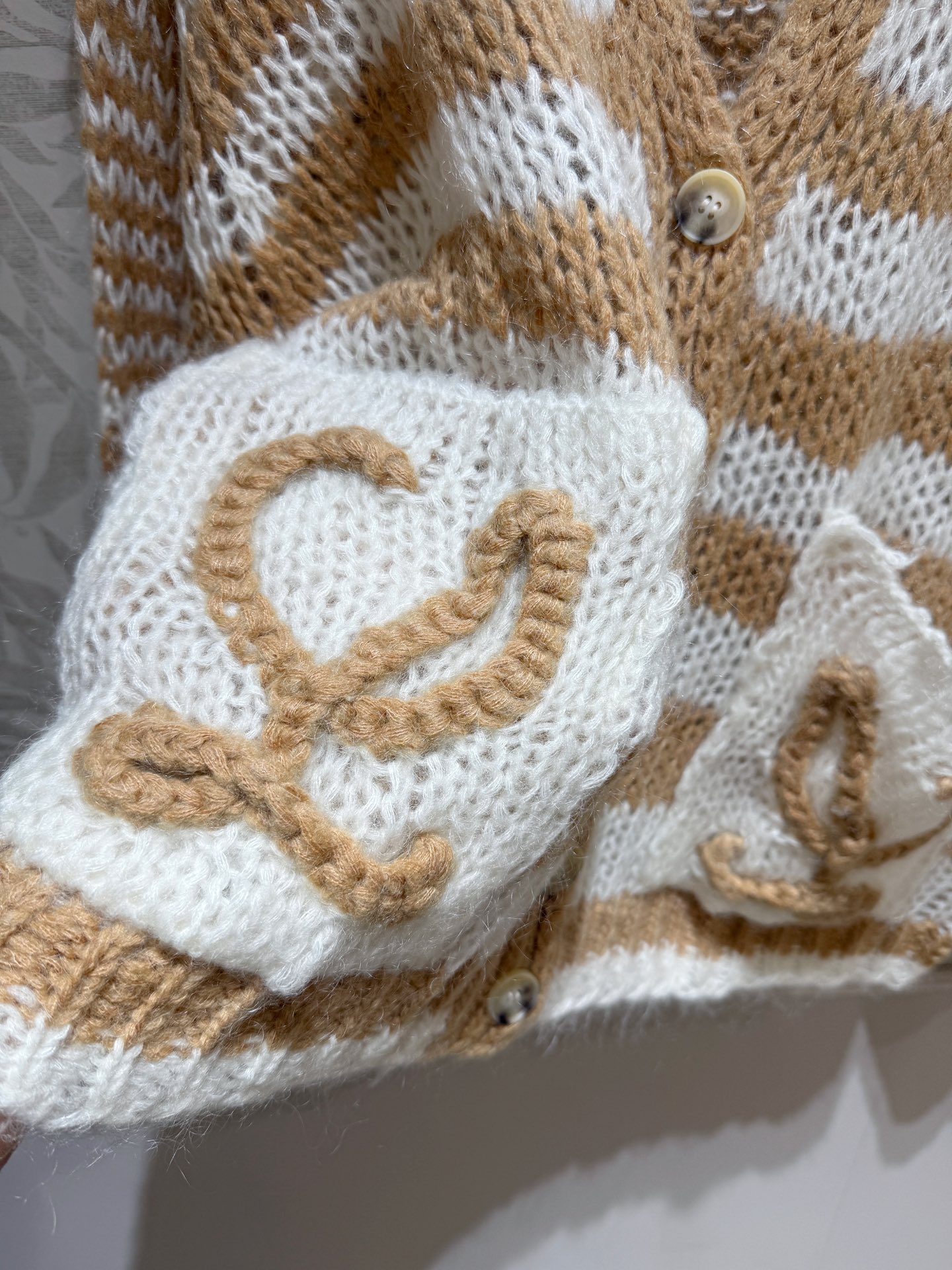 现货‼️‼️/条纹马海毛开衫✨定染⚠️浅杏色系，轻质地马海毛混纺针织衫，宽松廓版型 慵懒随性，真正的马海