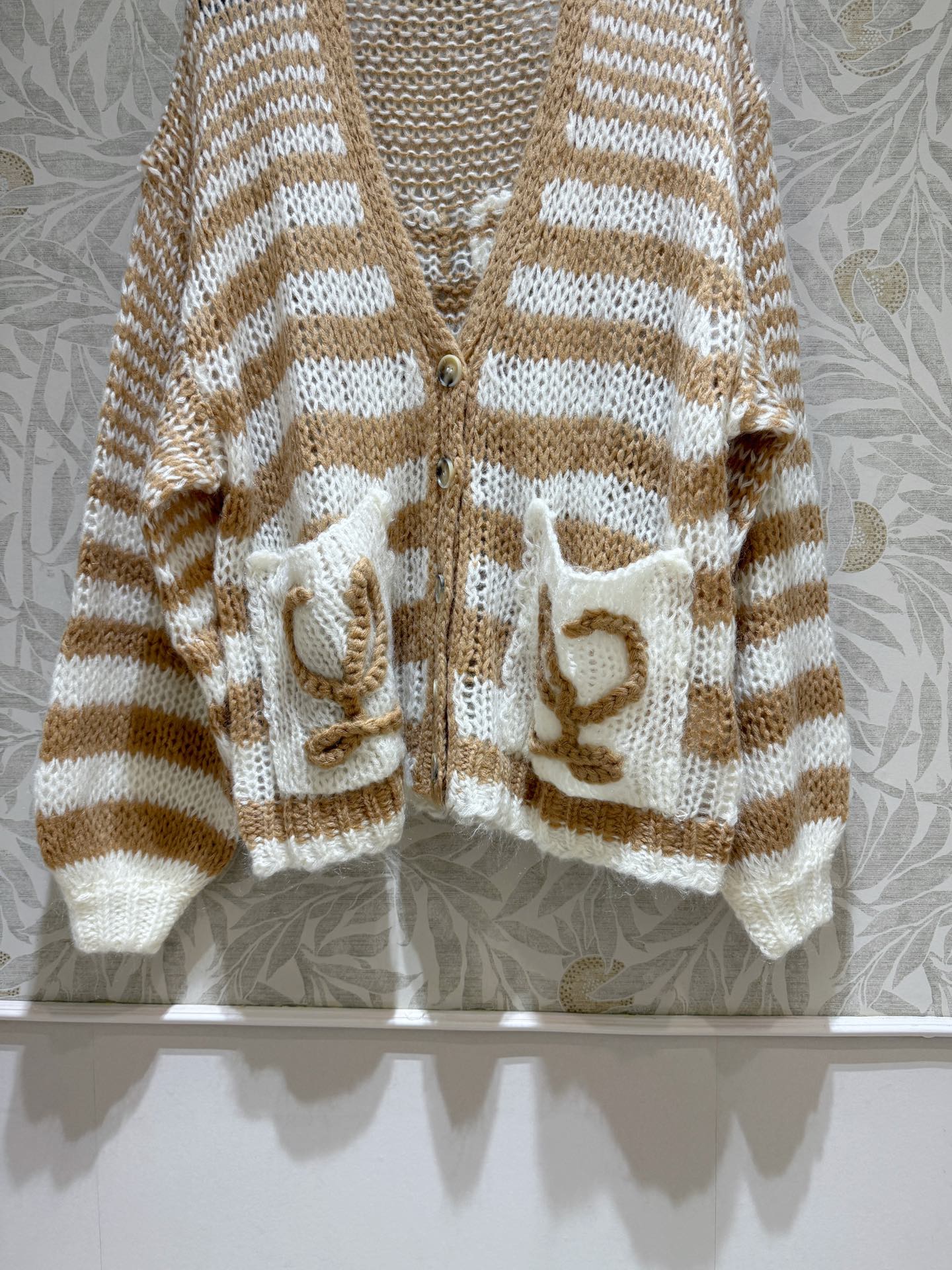 现货‼️‼️/条纹马海毛开衫✨定染⚠️浅杏色系，轻质地马海毛混纺针织衫，宽松廓版型 慵懒随性，真正的马海