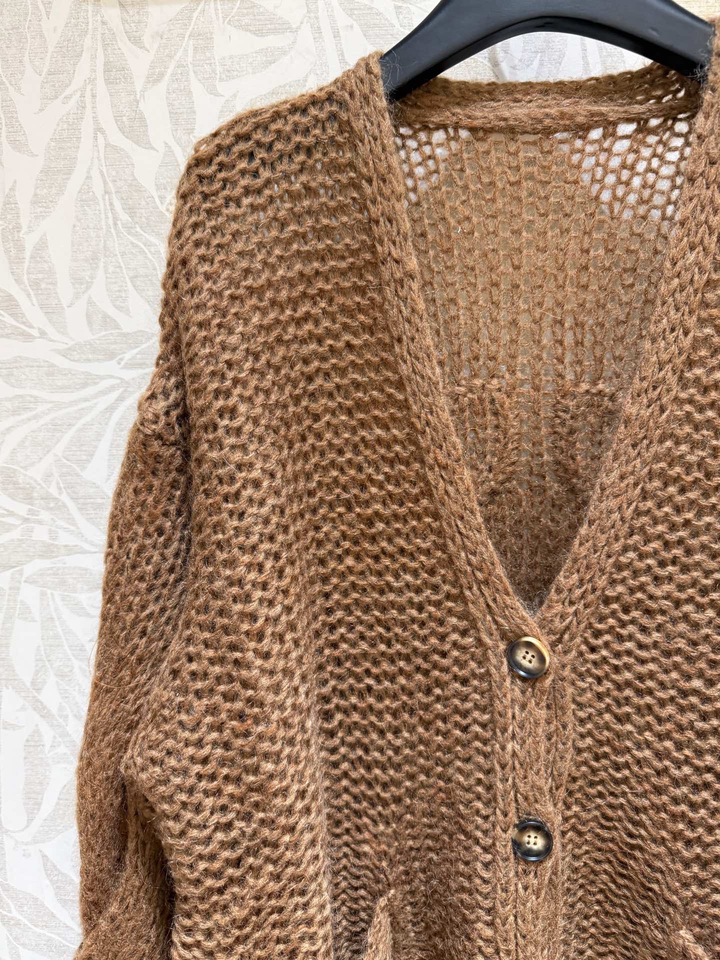 现货‼️‼️🛒款号11190/咖色马海毛开衫✨定染⚠️咖色系，轻质地马海毛混纺针织衫，宽松廓版型 慵懒随