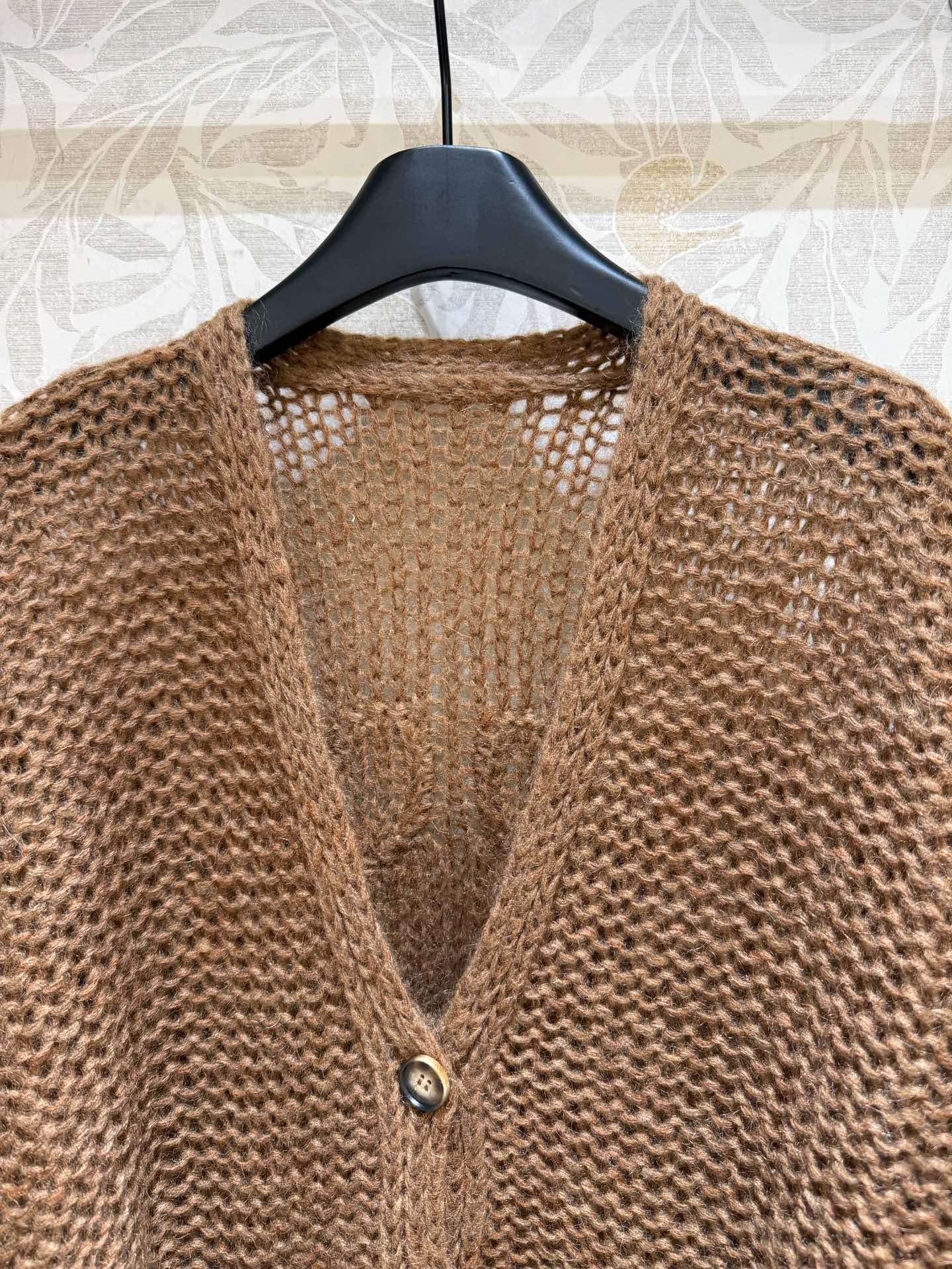 现货‼️‼️🛒款号11190/咖色马海毛开衫✨定染⚠️咖色系，轻质地马海毛混纺针织衫，宽松廓版型 慵懒随