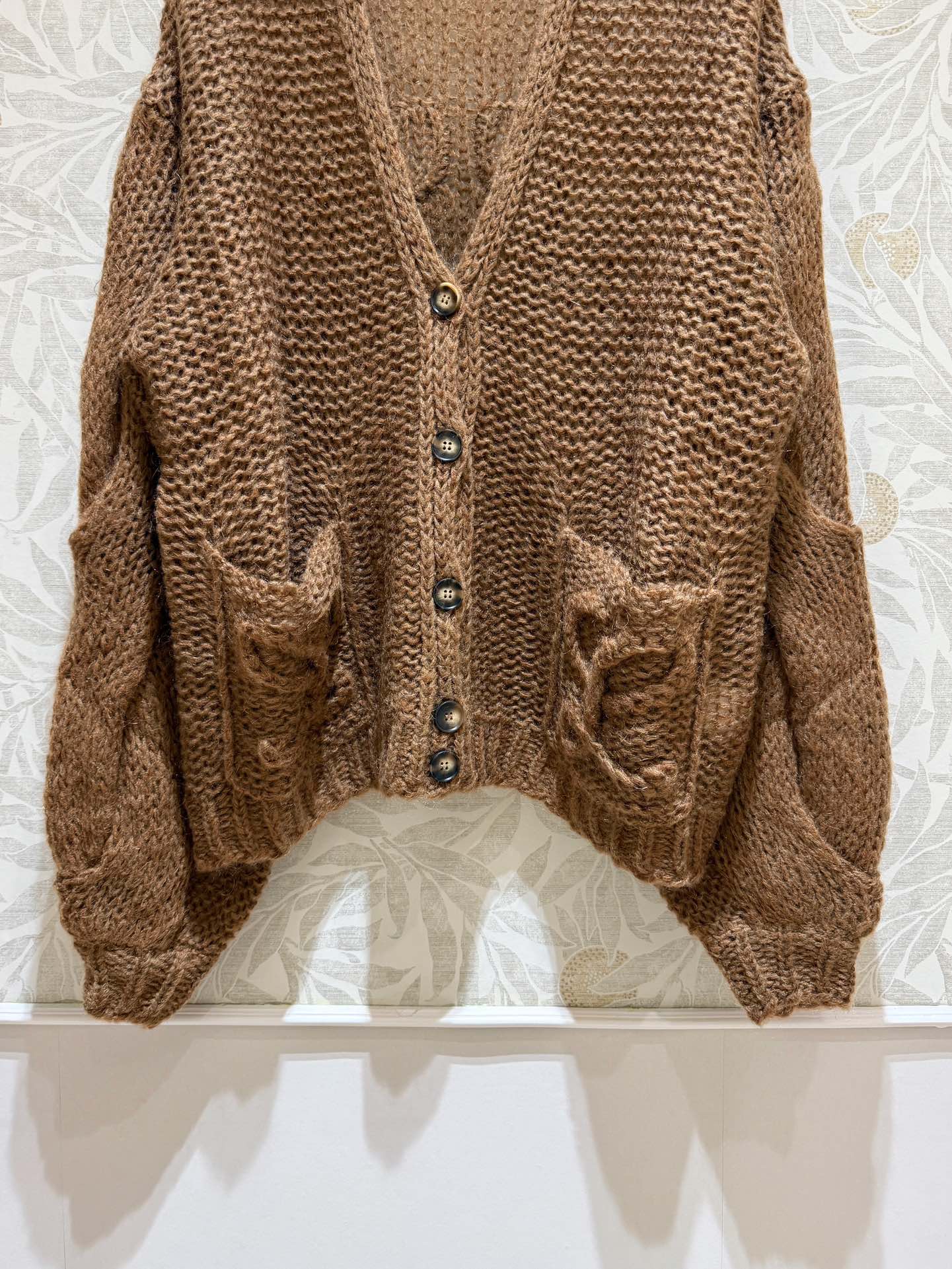 现货‼️‼️🛒款号11190/咖色马海毛开衫✨定染⚠️咖色系，轻质地马海毛混纺针织衫，宽松廓版型 慵懒随