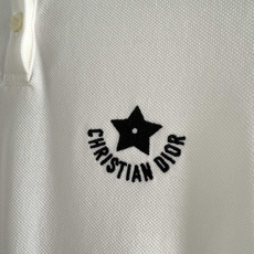 幸运星polo衫✨采用珠地棉制作,胸部饰以幸运星⭐刺绣点缀,领口、袖口定织螺纹,挺阔不易变形,黑白撞色显 幸运星polo衫✨采用珠地棉制作,胸部饰以幸运星⭐刺绣点缀,领口、袖口定织螺纹,挺阔不易变形,黑白撞色显