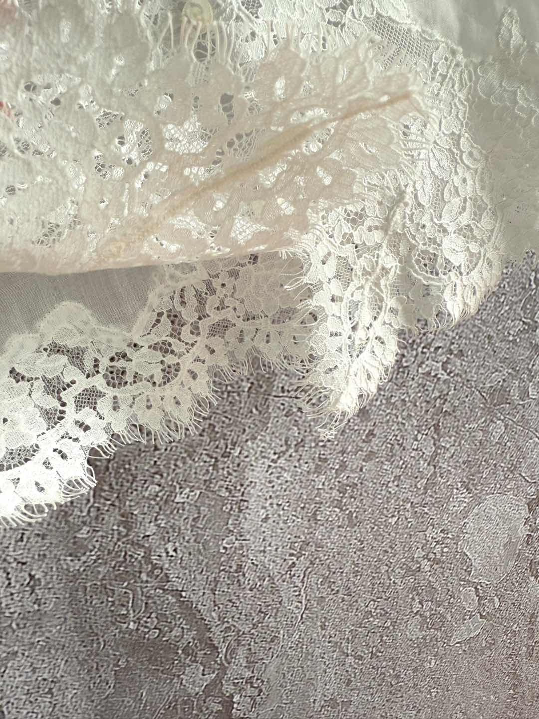 现货‼️‼️🛒款号92/镂空蕾丝衬衫✨100%苎麻材质，要说同款我们定价会贵一些，贵在品质，精致细节看的