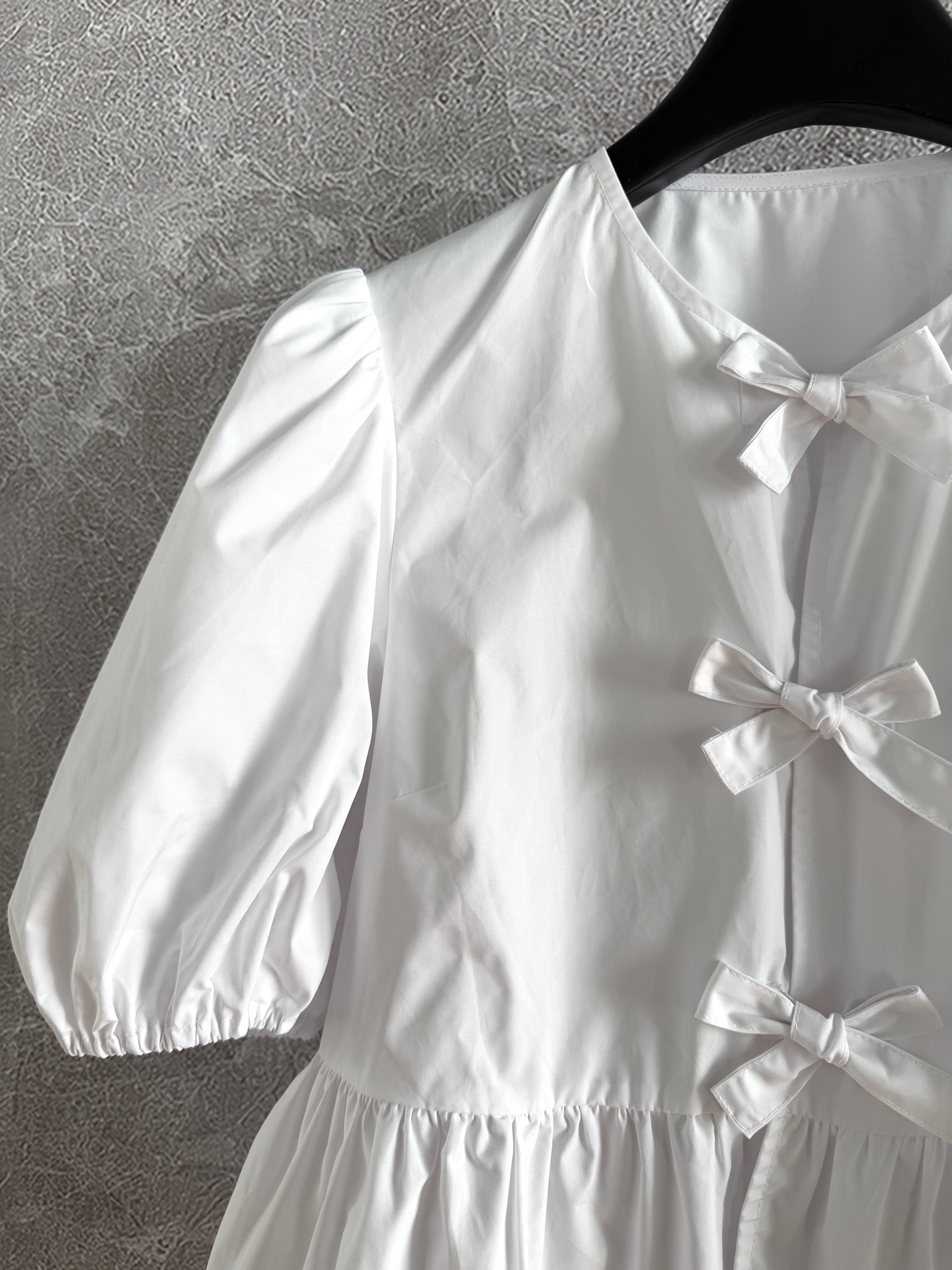 现货‼️‼️/泡泡袖系带衬衫✨府绸棉蝴蝶结🎀衬衫上衣，冷清小众 整体造型感很强，也可以当防晒开衫穿，是无