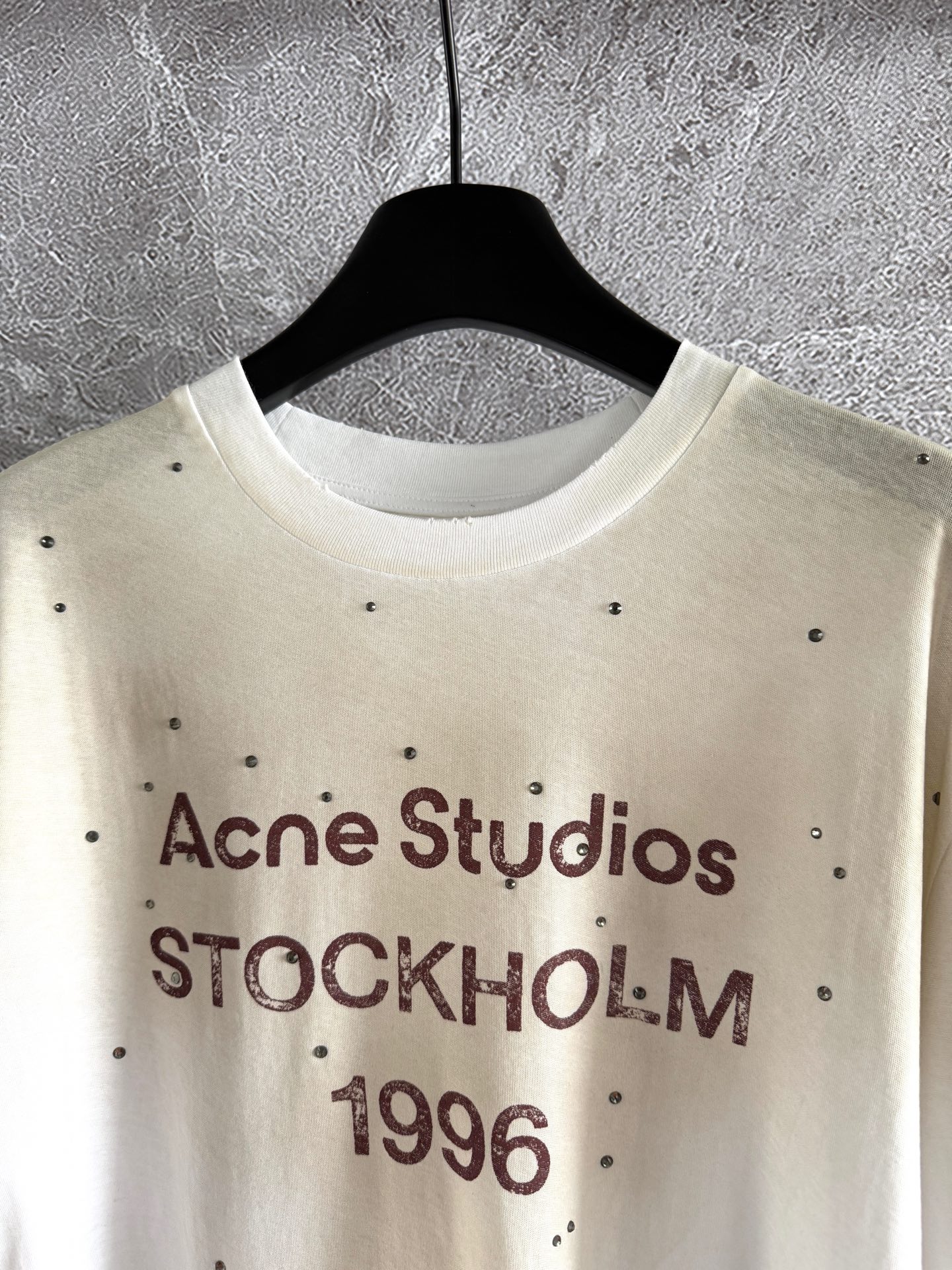 烫钻t恤✨手工做旧脏长袖上衣，手工喷色工艺+定位烫钻，还原了复古做旧效果，衣饰有Acne 1996 lo