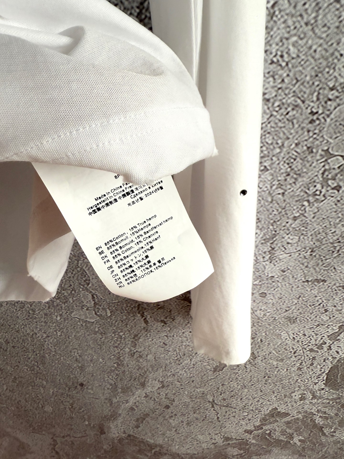 烫钻t恤✨手工做旧脏长袖上衣，手工喷色工艺+定位烫钻，还原了复古做旧效果，衣饰有Acne 1996 lo