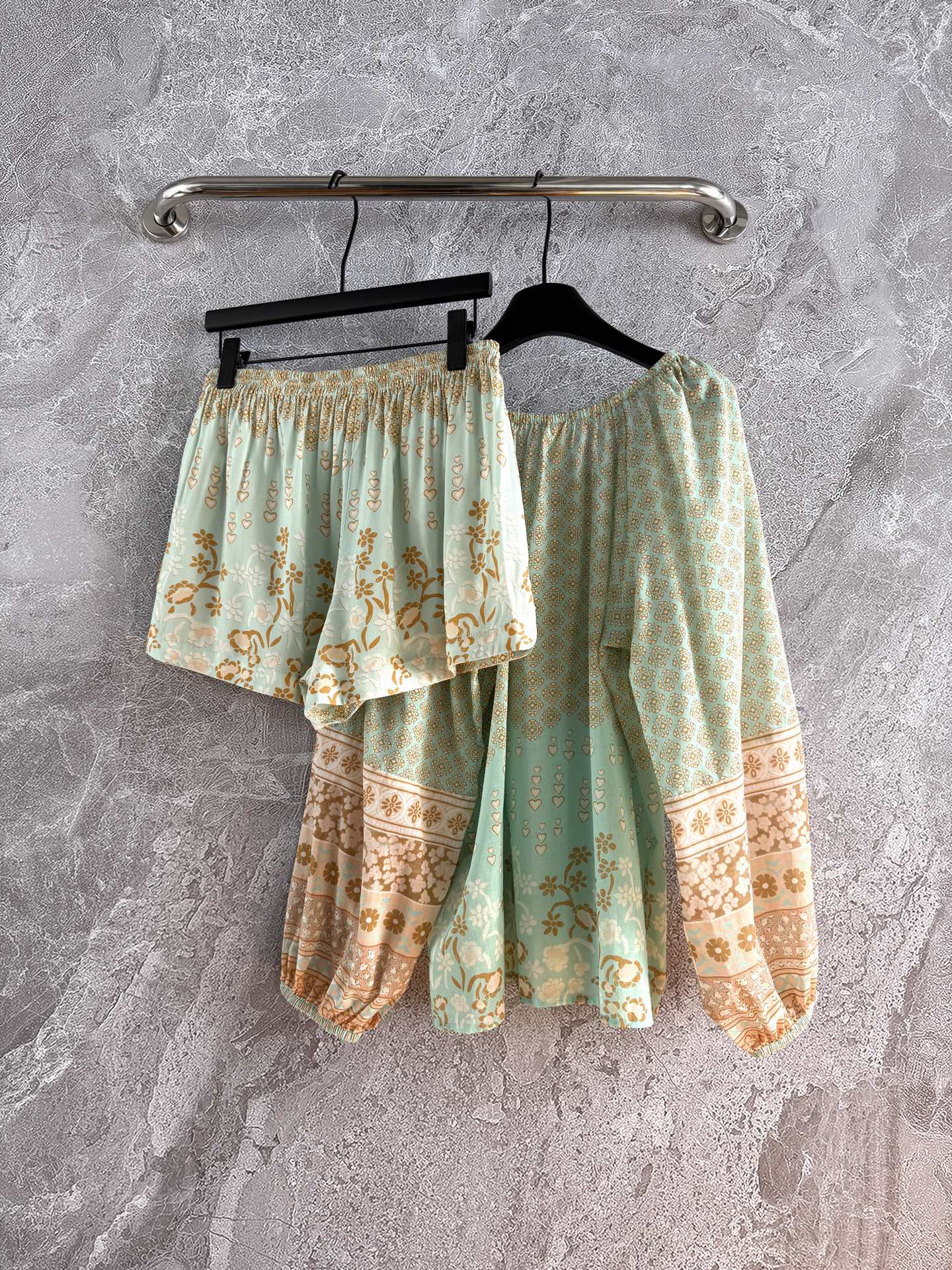 现货‼️‼️🛒款号20100/印花麦穗套装✨上衣材质棉，短裤粘胶纤维，不拆码、一套出售‼️全身定位裁片印