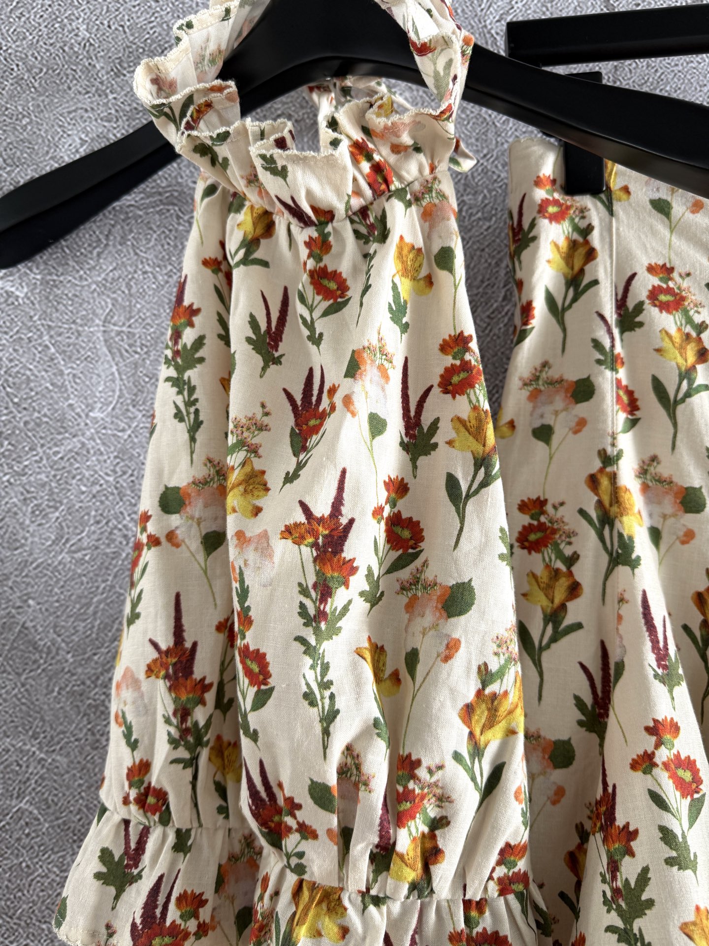 现货‼️‼️/挂脖上衣✨Agua by Agua Bendita以花卉和色彩为设计灵感，延续亚麻天然材质