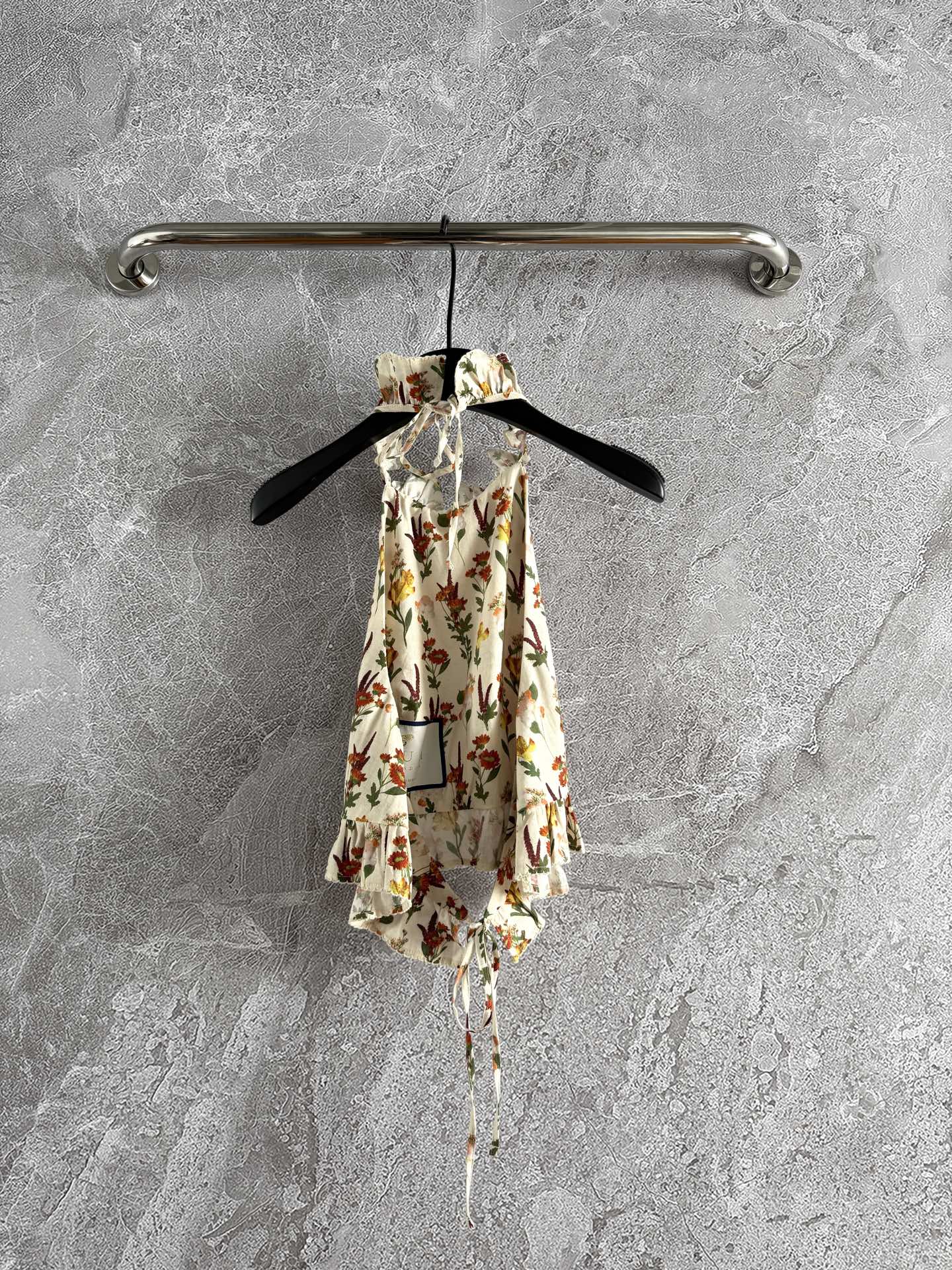 现货‼️‼️/挂脖上衣✨Agua by Agua Bendita以花卉和色彩为设计灵感，延续亚麻天然材质