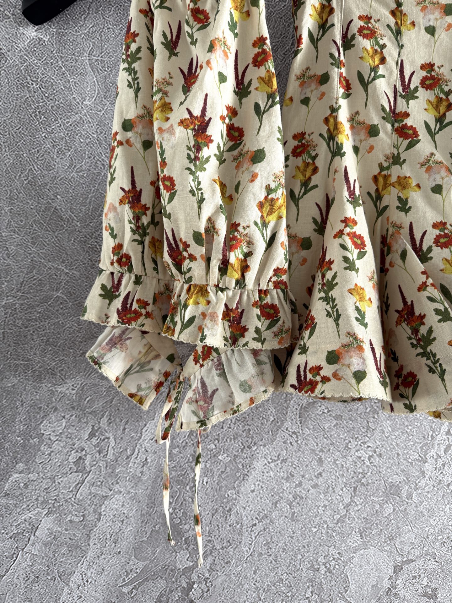 现货‼️‼️/挂脖上衣✨Agua by Agua Bendita以花卉和色彩为设计灵感，延续亚麻天然材质