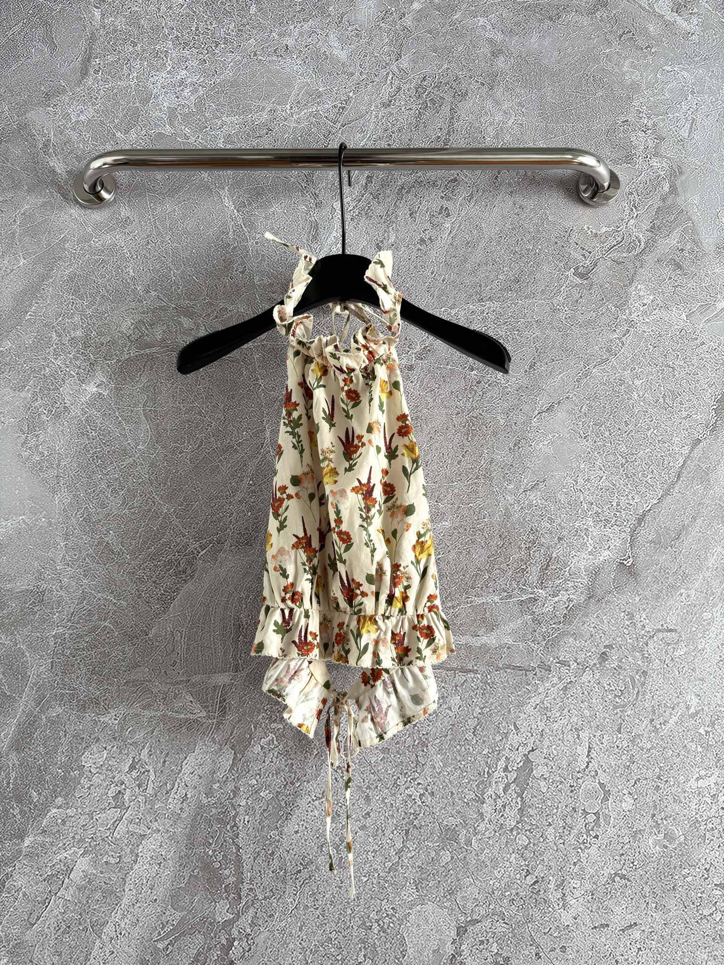 现货‼️‼️/挂脖上衣✨Agua by Agua Bendita以花卉和色彩为设计灵感，延续亚麻天然材质