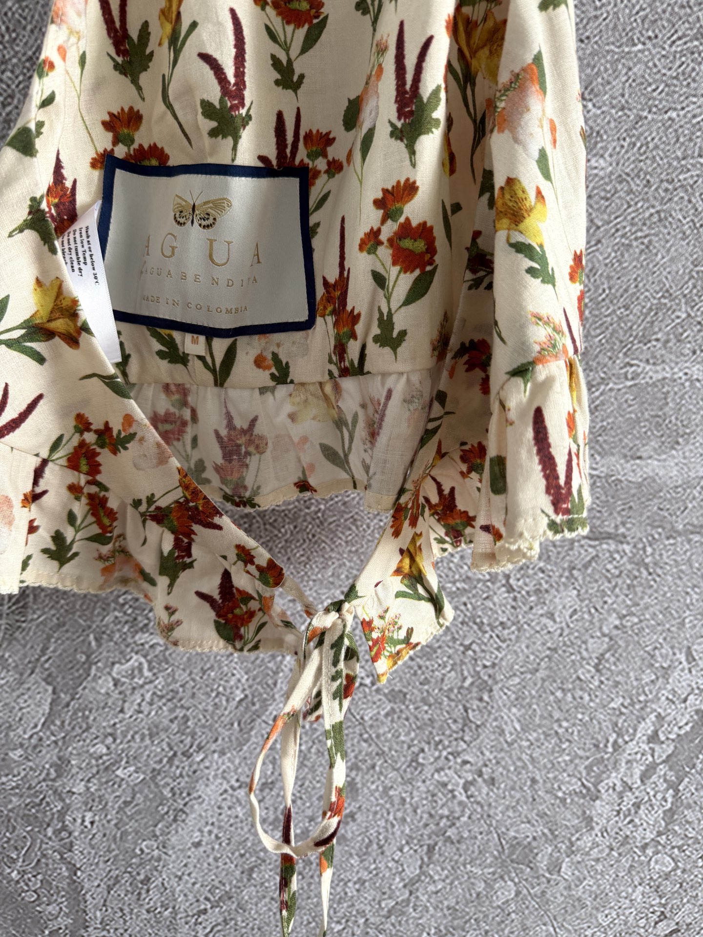 现货‼️‼️/挂脖上衣✨Agua by Agua Bendita以花卉和色彩为设计灵感，延续亚麻天然材质