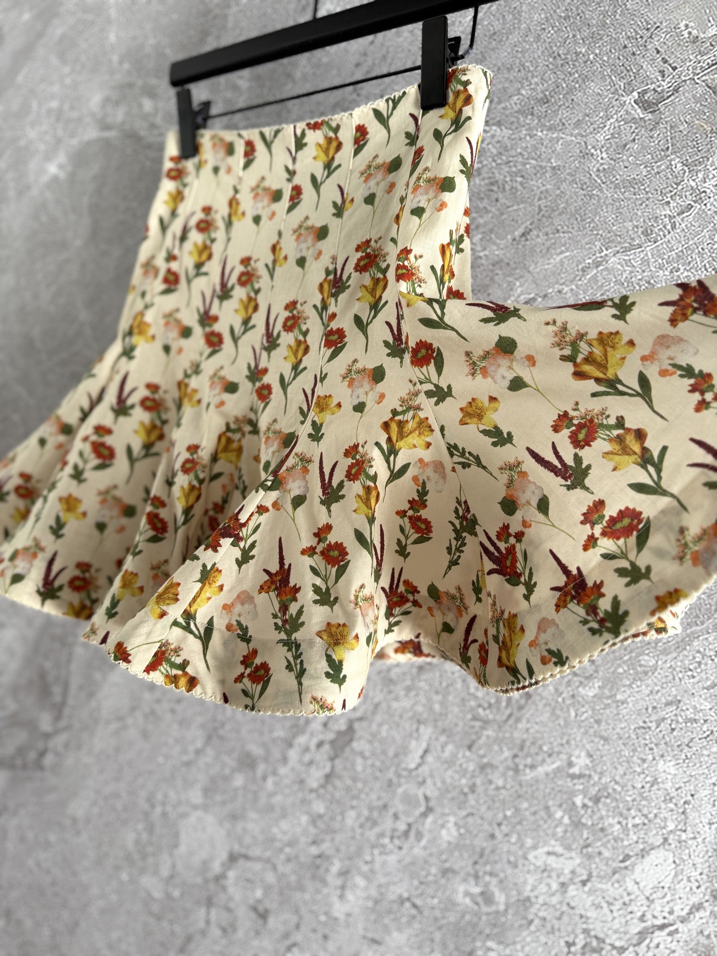 现货‼️‼️/鱼尾半裙✨Agua by Agua Bendita以花卉和色彩为设计灵感，延续亚麻天然材质