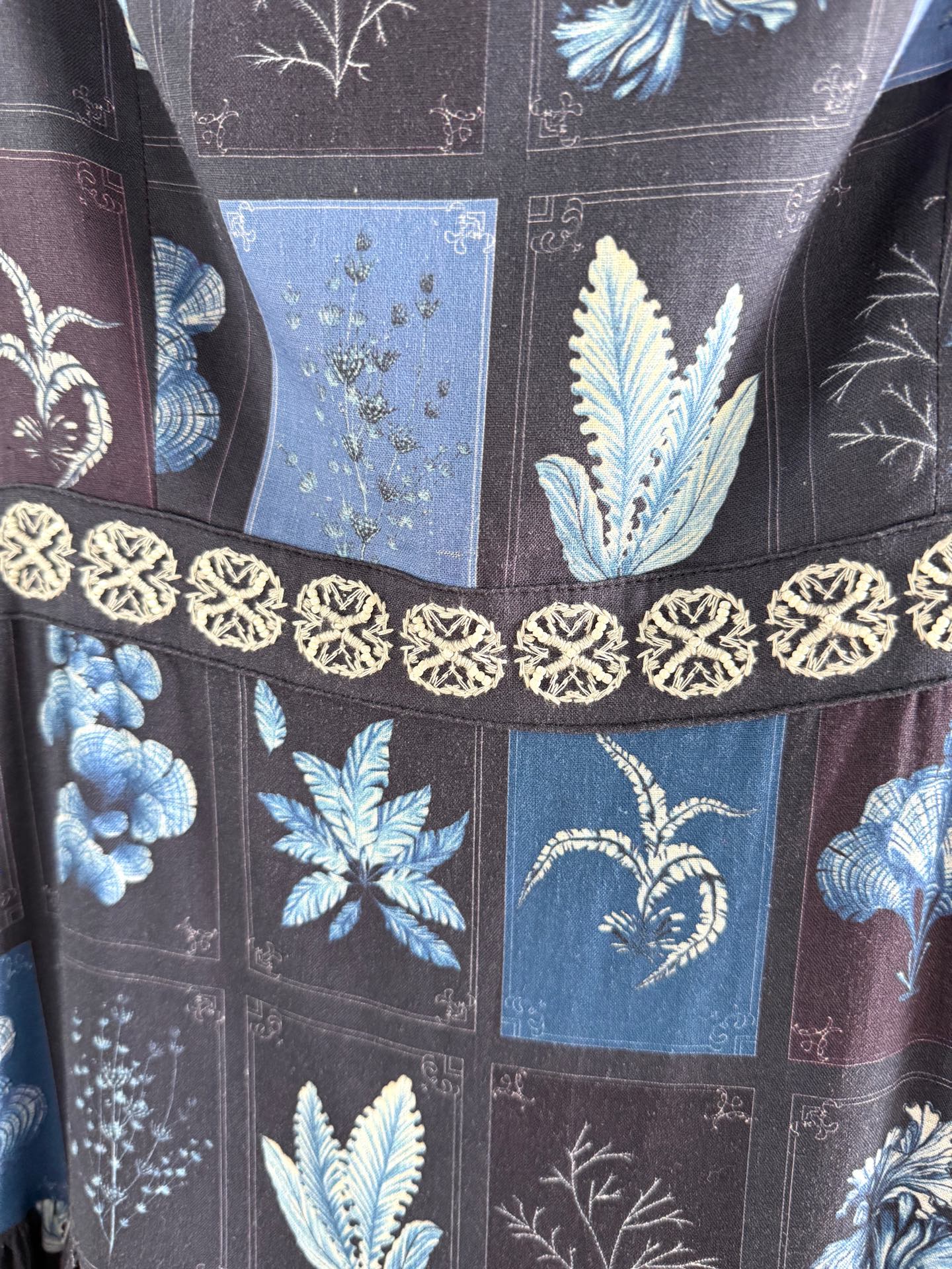 现货‼️‼️/吊带连衣裙✨Agua度假风热带植卉印花长裙，亚麻材质、内衬全棉，很透气完全不会闷热，日常穿