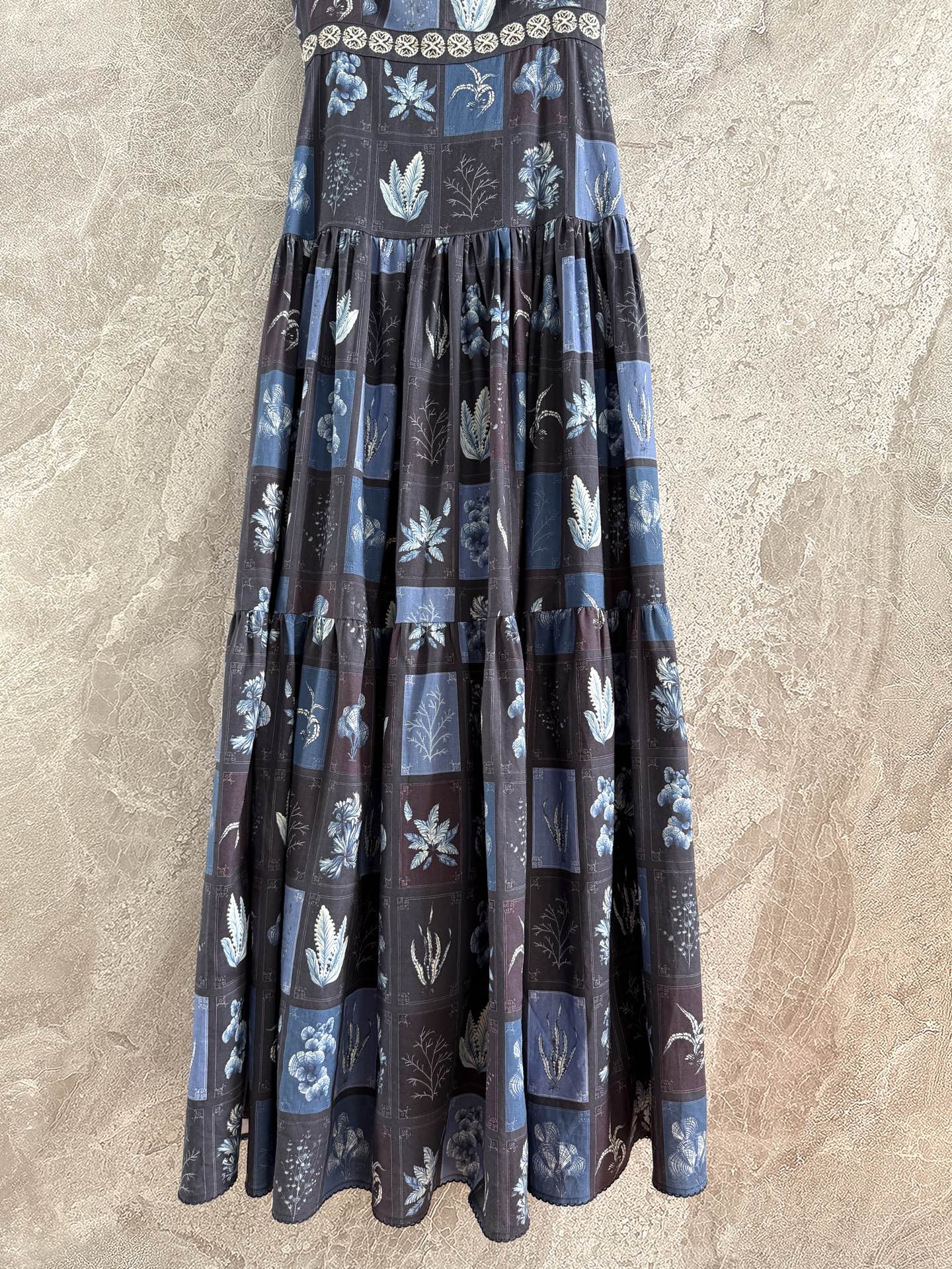 现货‼️‼️/吊带连衣裙✨Agua度假风热带植卉印花长裙，亚麻材质、内衬全棉，很透气完全不会闷热，日常穿