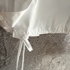 廓形抽绳白衬衫✨25早春系列,可以说是必入必入!面料是高支密棉,上身效果自带松弛随性,有垂坠感,裁剪方面 廓形抽绳白衬衫✨25早春系列,可以说是必入必入!面料是高支密棉,上身效果自带松弛随性,有垂坠感,裁剪方面
