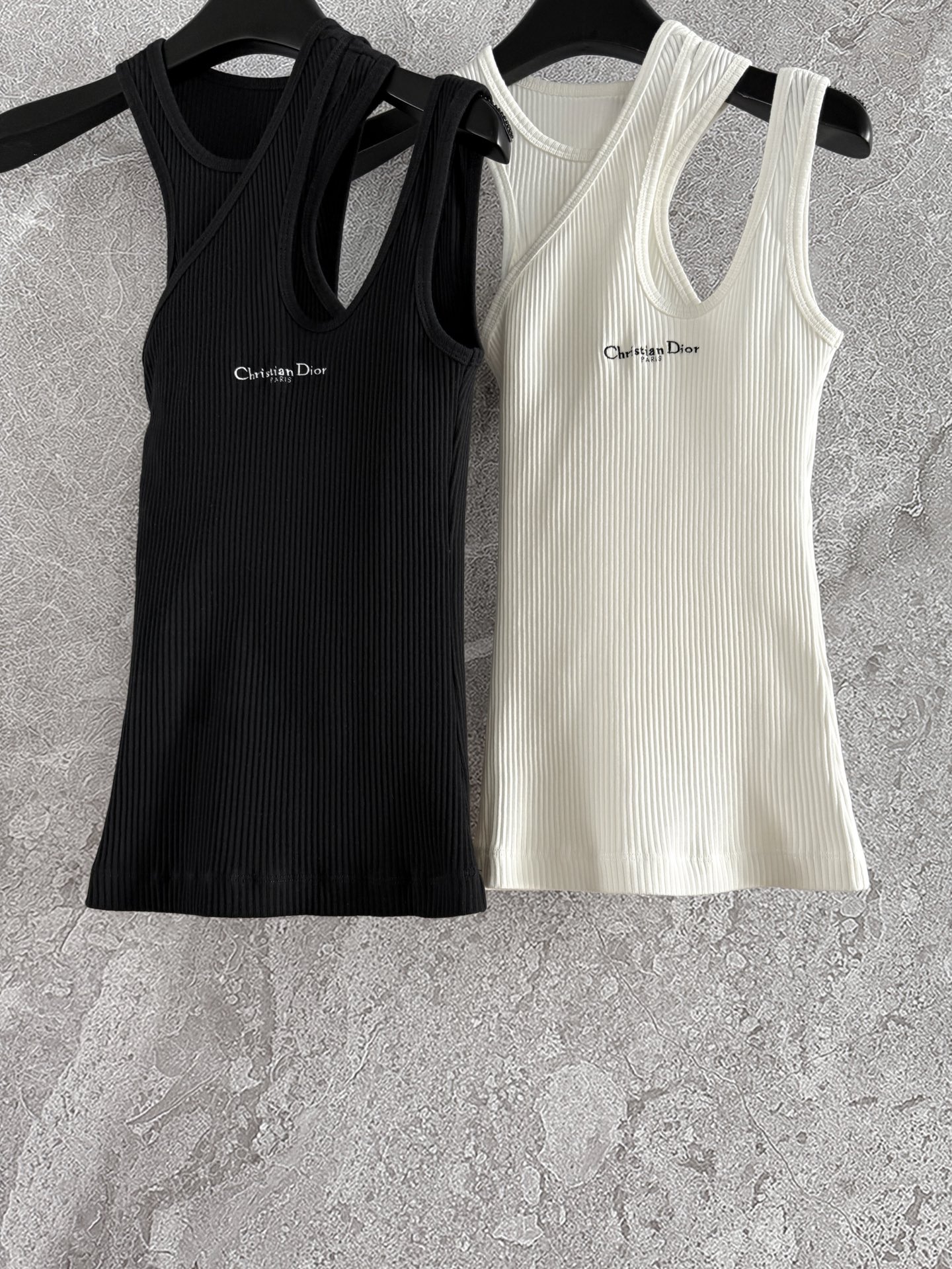 现货‼️‼️🛒款号2/交叉背心✨不对称设计，是自己可拆的，相当于两件背心，试试拆开多样穿法，螺纹针织棉质