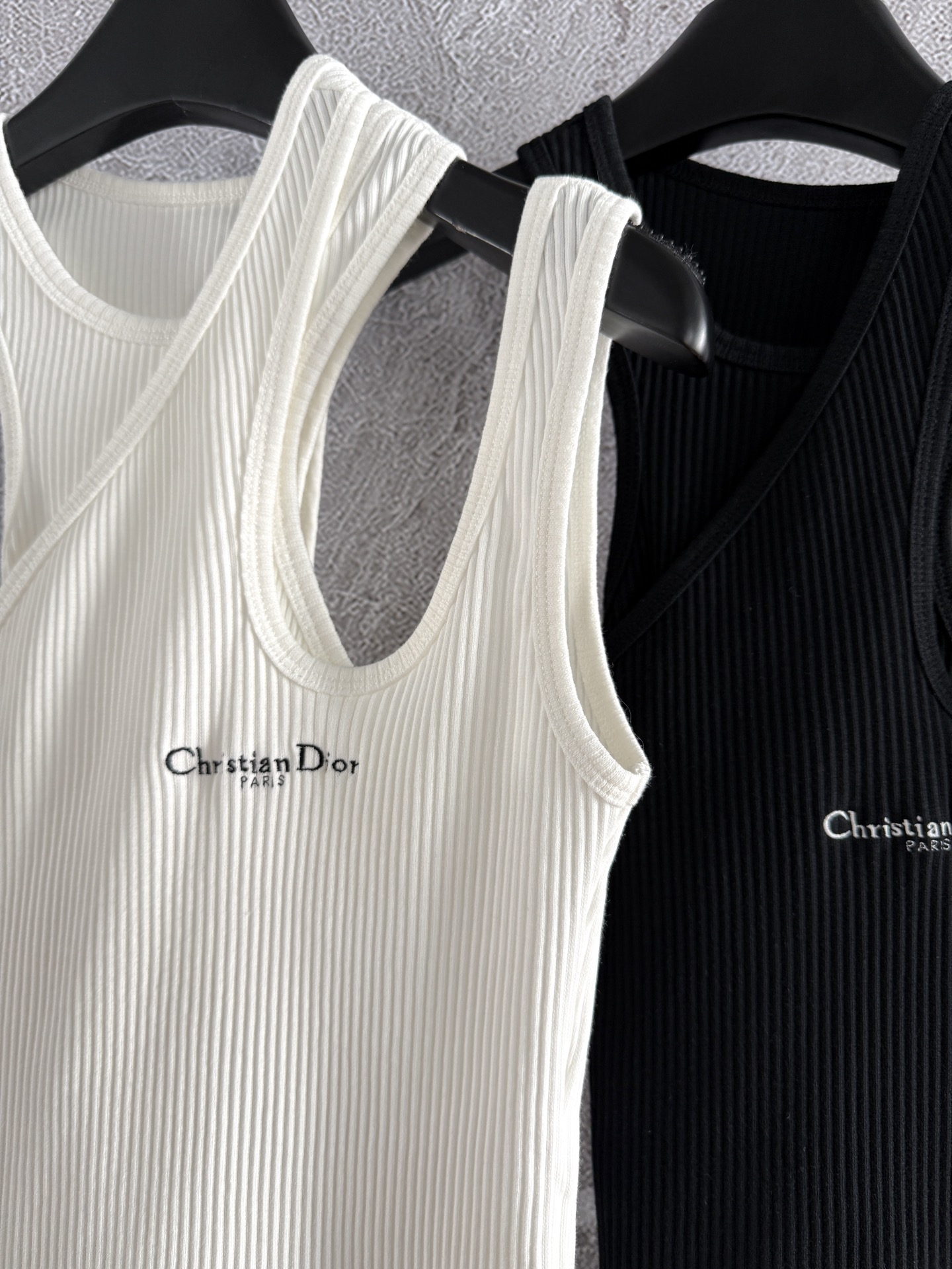 现货‼️‼️🛒款号2/交叉背心✨不对称设计，是自己可拆的，相当于两件背心，试试拆开多样穿法，螺纹针织棉质