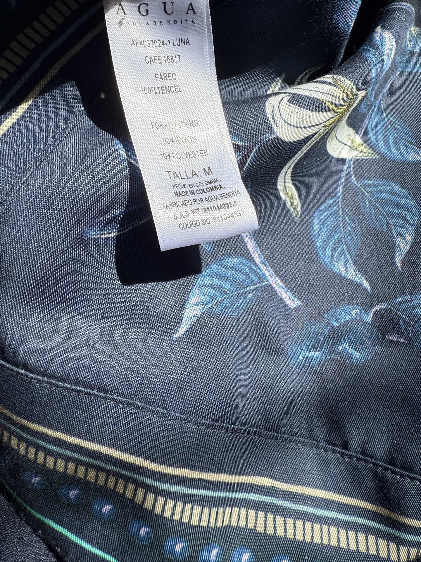 现货S L‼️‼️/围裹系带半裙✨一片式印花系带打结半身裙，腰间有两个纽扣固定，是围裹式的可以自己调节想